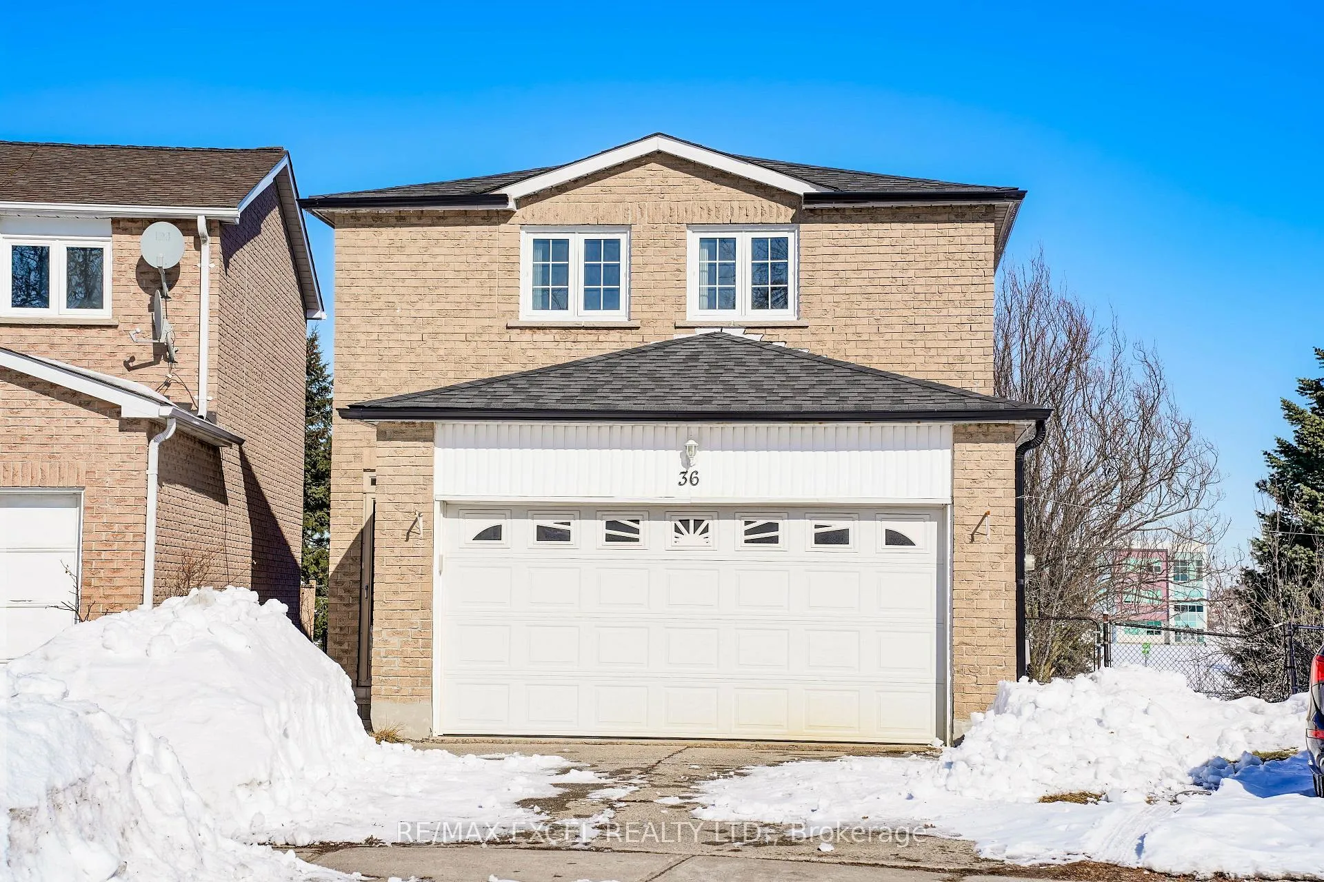 Photo 2 of 36 Laguna Crescent, Markham, Middlefield — HOMEH