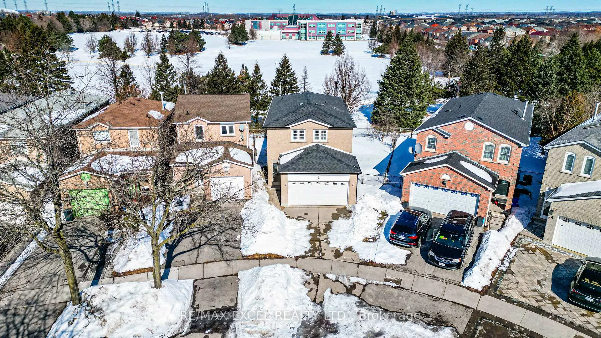 Photo 3 of 36 Laguna Crescent, Markham, Middlefield — HOMEH