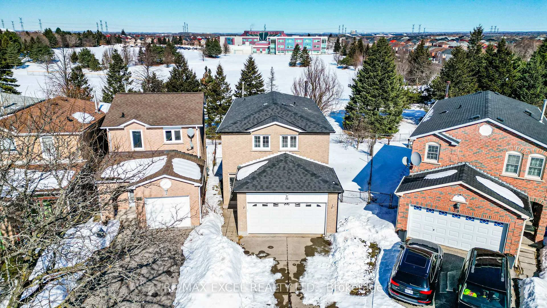 Photo 4 of 36 Laguna Crescent, Markham, Middlefield — HOMEH