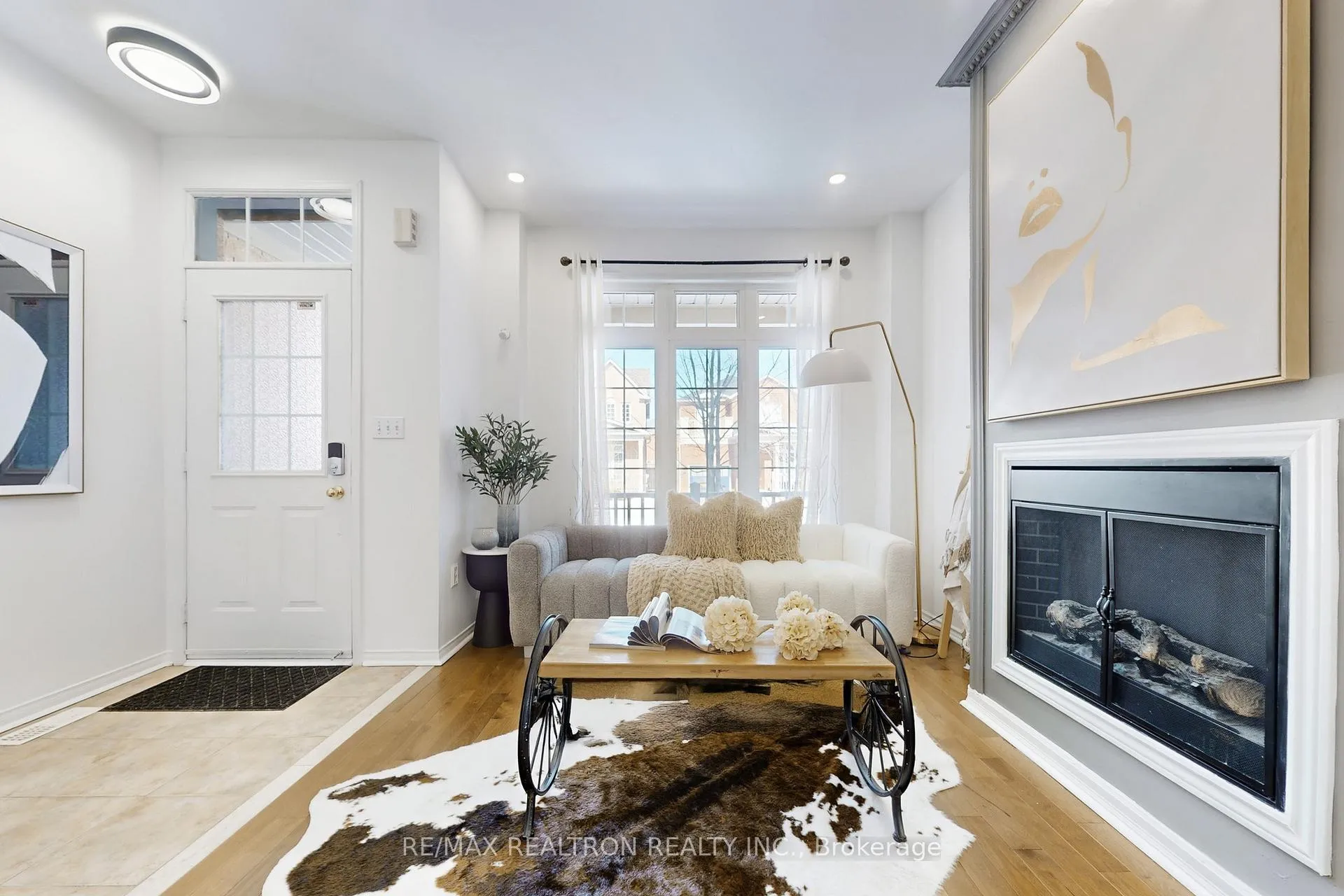 Photo 3 of 49 Rainbow Valley Crescent, Markham, Greensborough — HOMEH