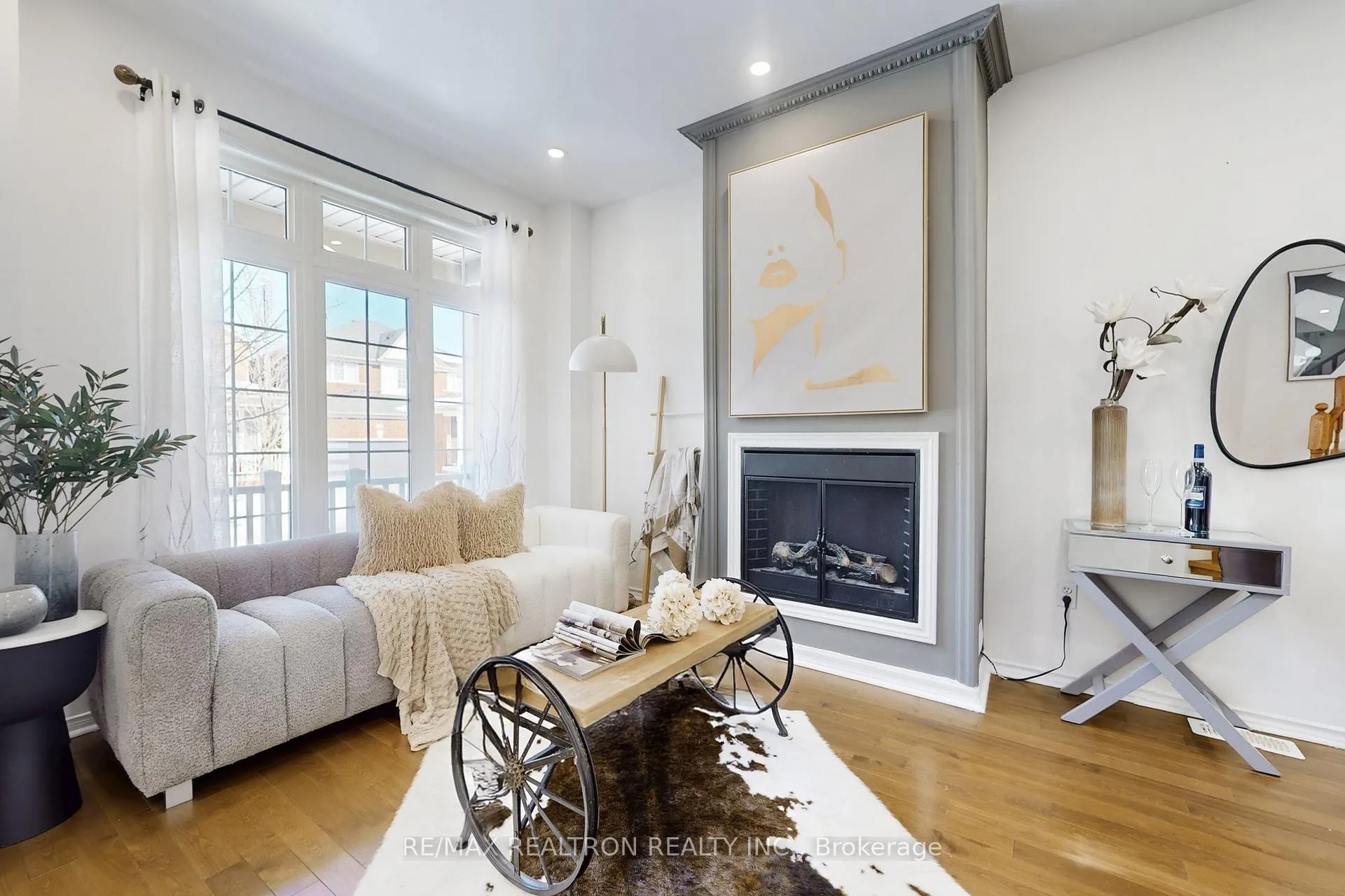 Photo 4 of 49 Rainbow Valley Crescent, Markham, Greensborough — HOMEH