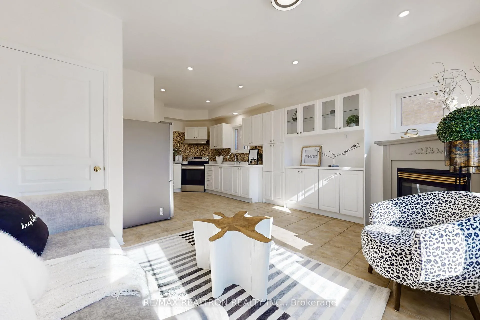 Photo 14 of 49 Rainbow Valley Crescent, Markham, Greensborough — HOMEH
