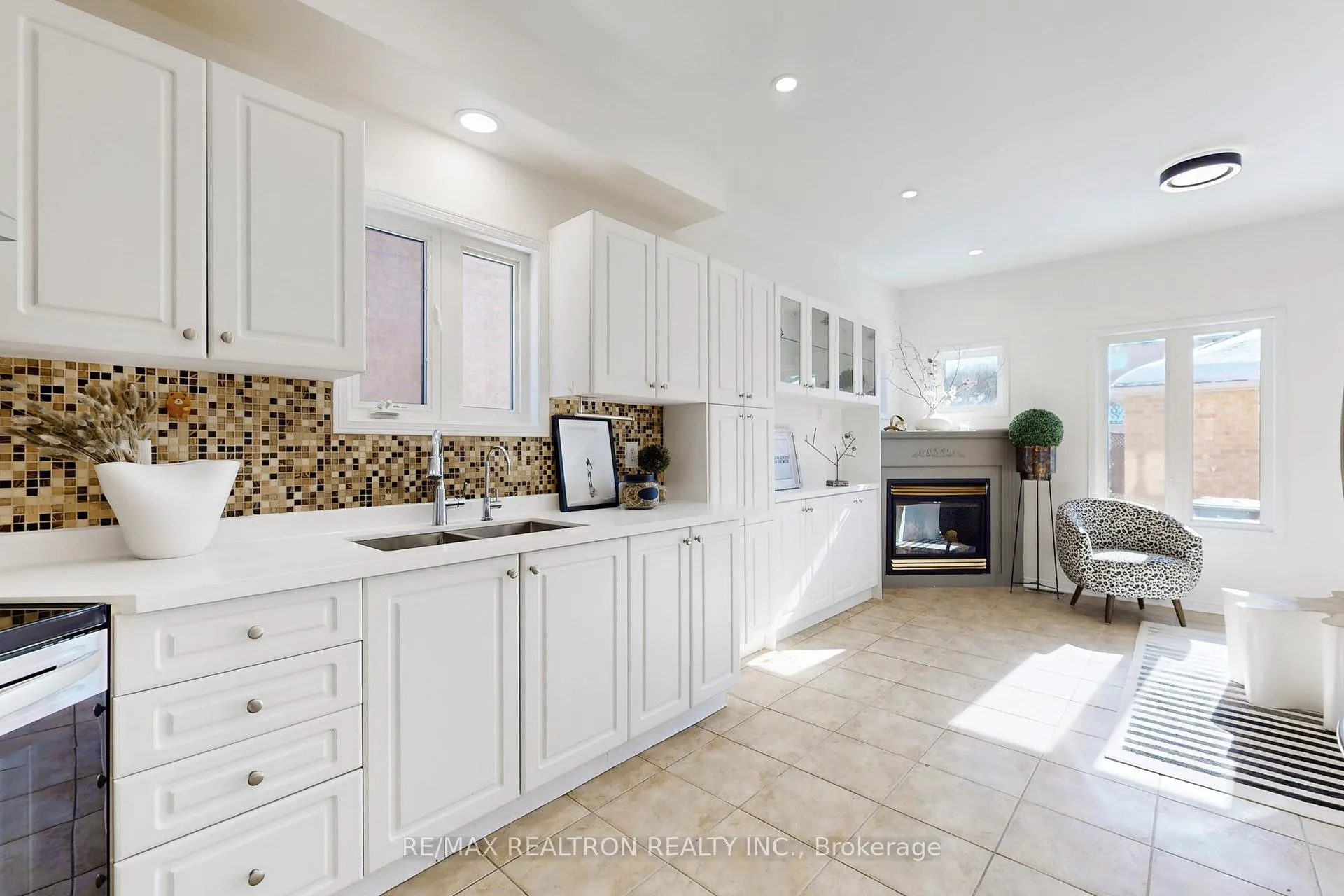 Photo 15 of 49 Rainbow Valley Crescent, Markham, Greensborough — HOMEH