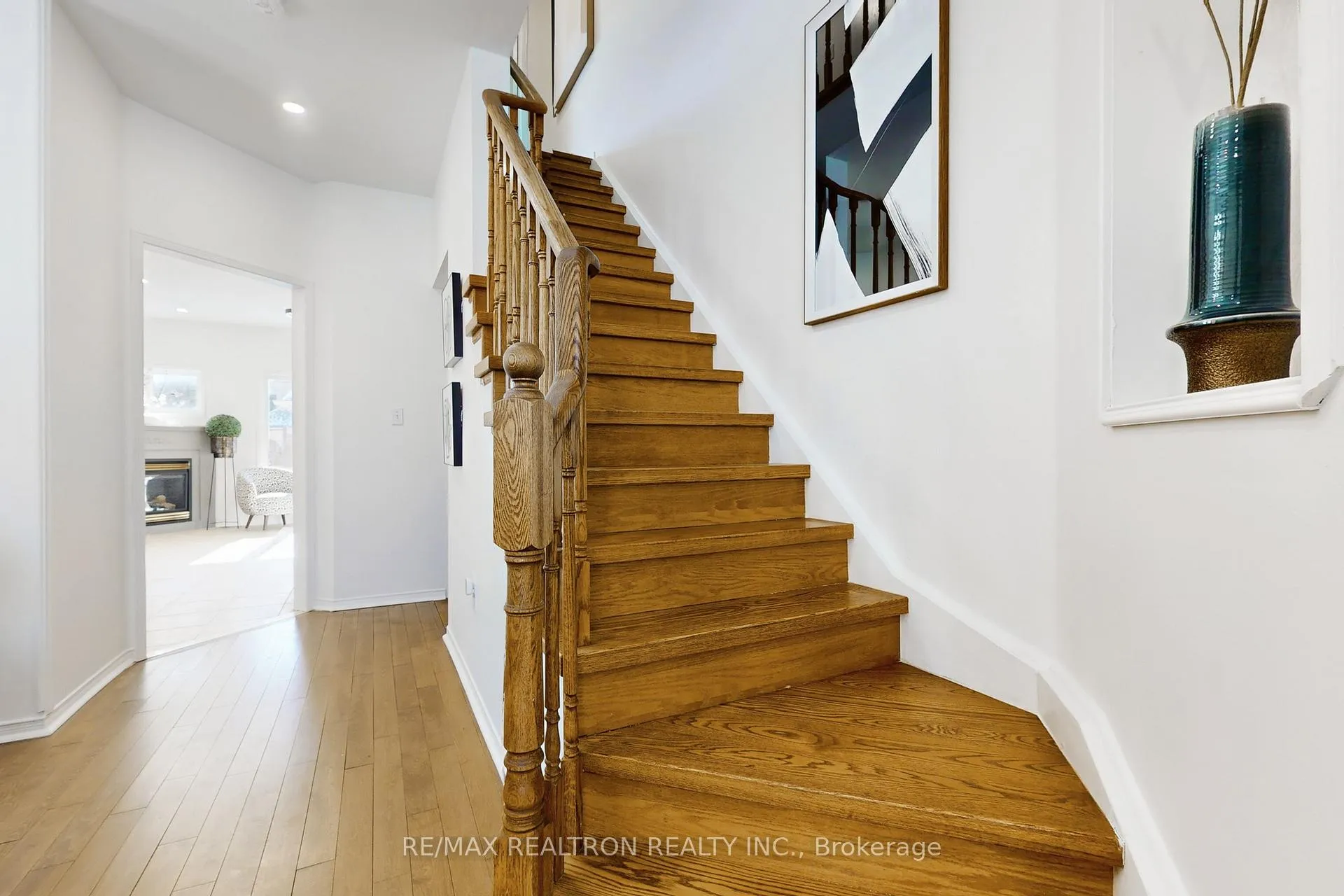 Photo 21 of 49 Rainbow Valley Crescent, Markham, Greensborough — HOMEH