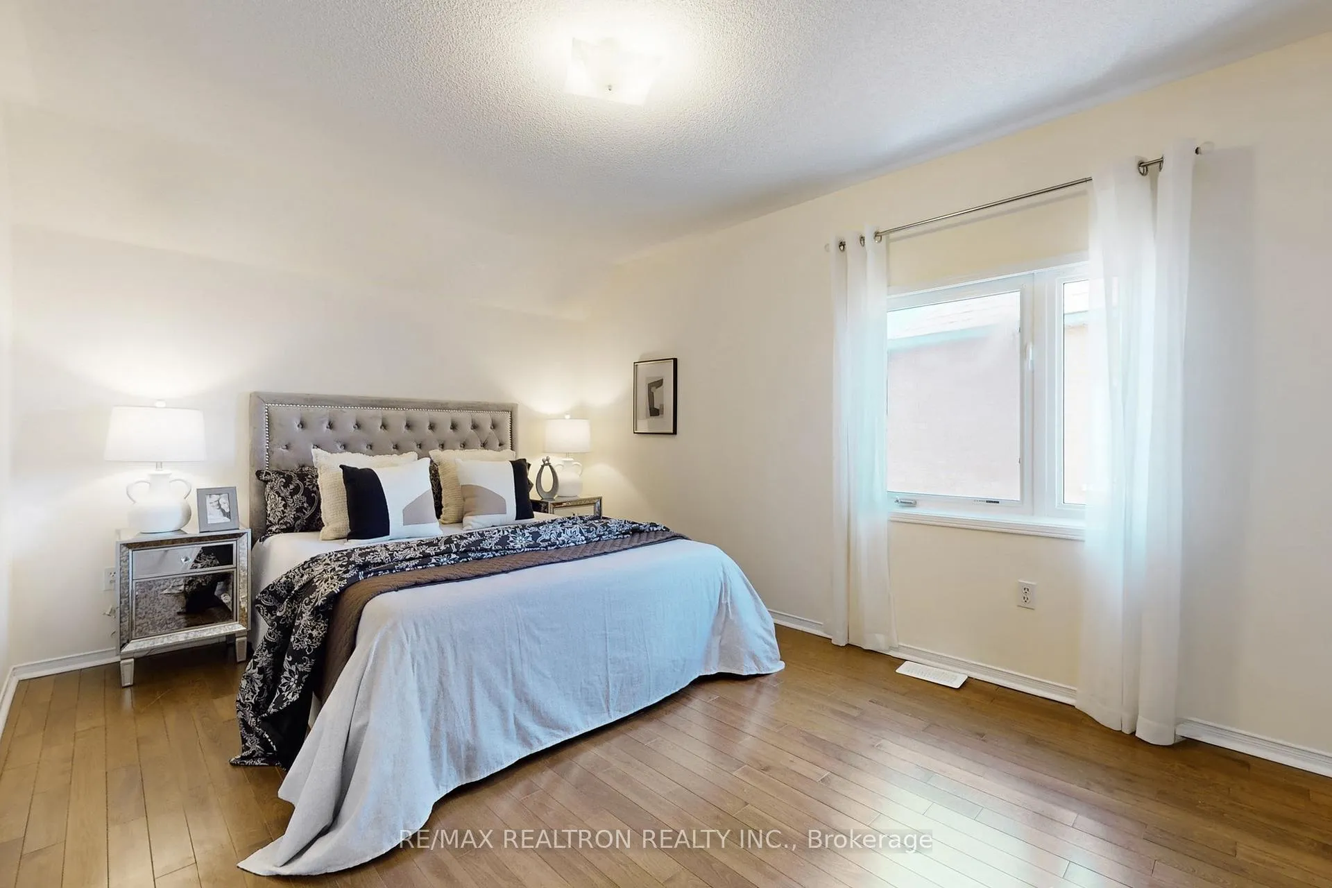 Photo 30 of 49 Rainbow Valley Crescent, Markham, Greensborough — HOMEH