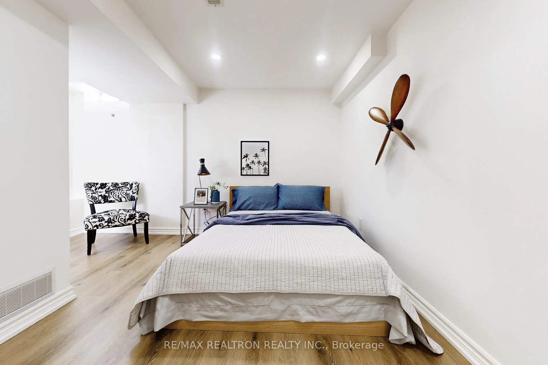 Photo 39 of 49 Rainbow Valley Crescent, Markham, Greensborough — HOMEH
