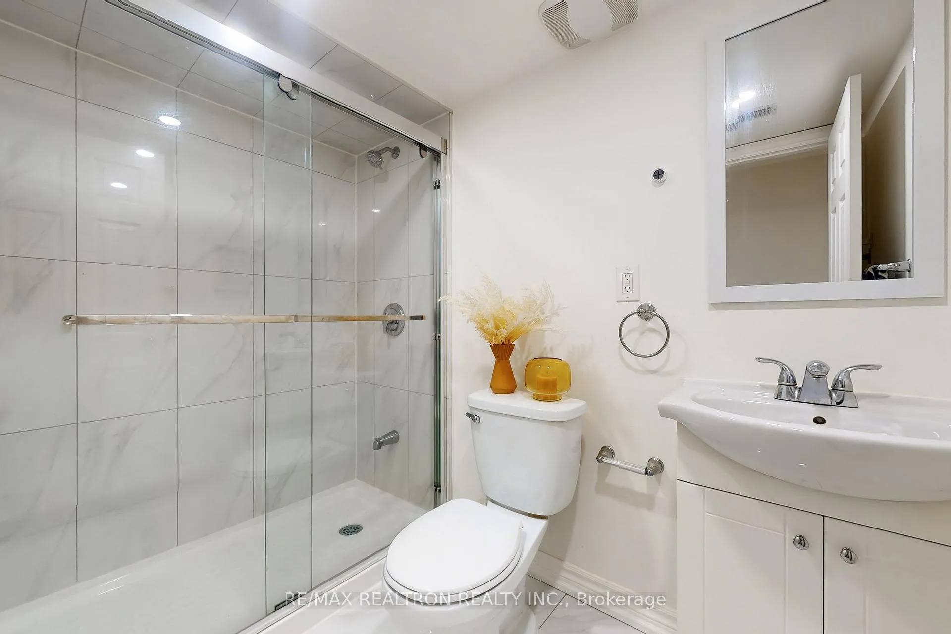 Photo 40 of 49 Rainbow Valley Crescent, Markham, Greensborough — HOMEH