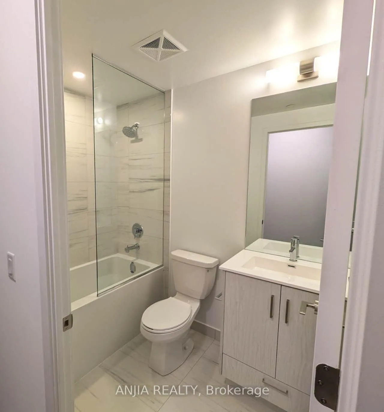 Photo 7 of Unit 1507, 180 Front Street E, Toronto, Moss Park — HOMEH