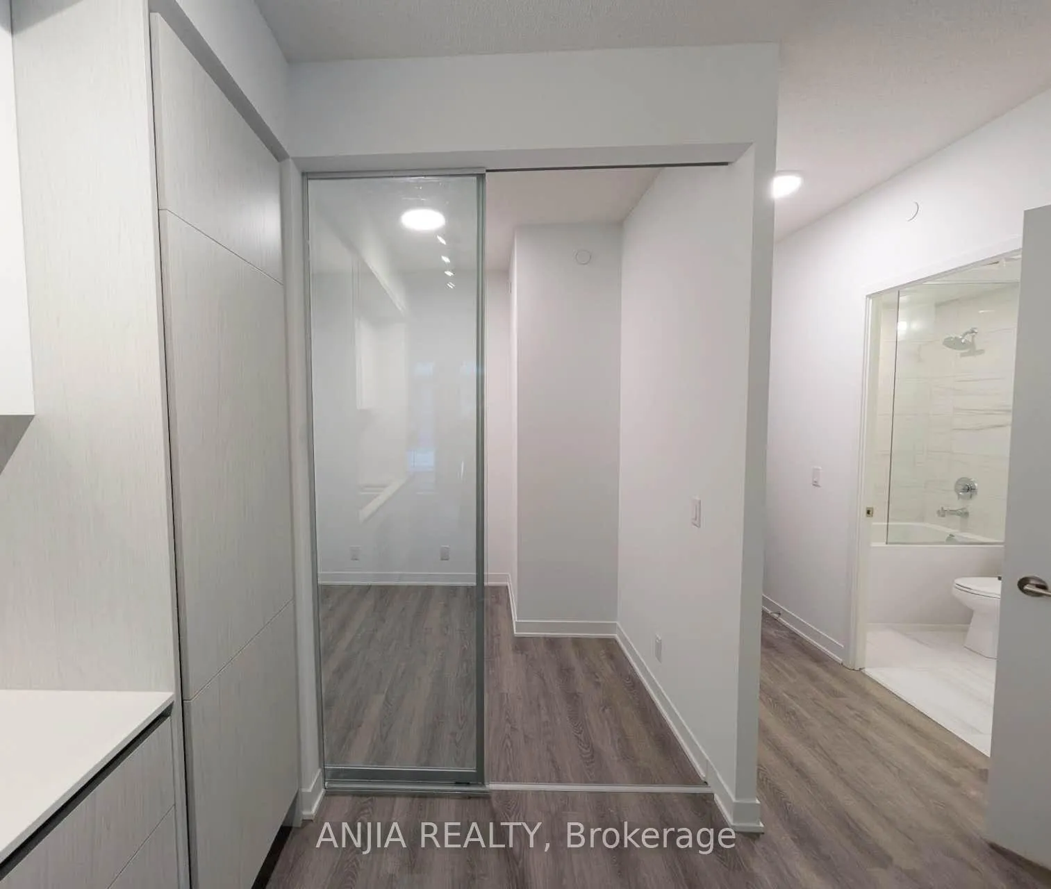 Photo 9 of Unit 1507, 180 Front Street E, Toronto, Moss Park — HOMEH