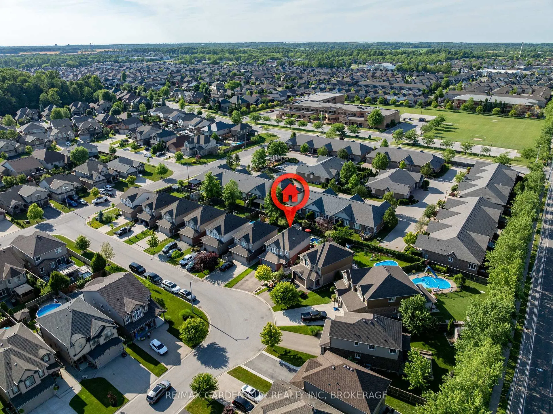 Photo 3 of 6456 Armelina Crescent, Niagara Falls, Forestview — HOMEH