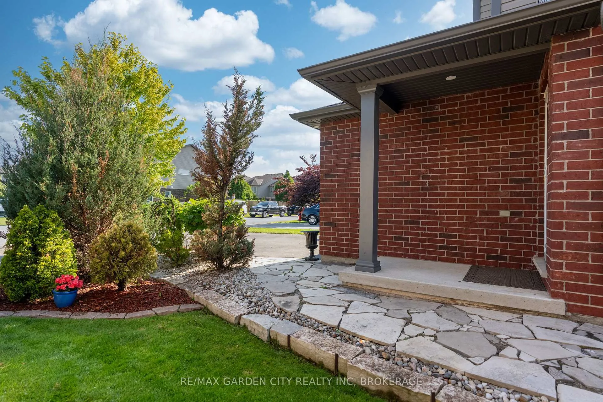 Photo 12 of 6456 Armelina Crescent, Niagara Falls, Forestview — HOMEH