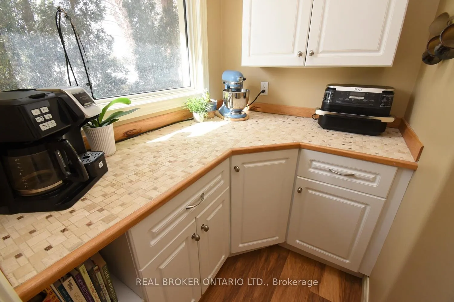 Photo 14 of 2952 Powerline Road W, Hamilton, Rural Ancaster — HOMEH