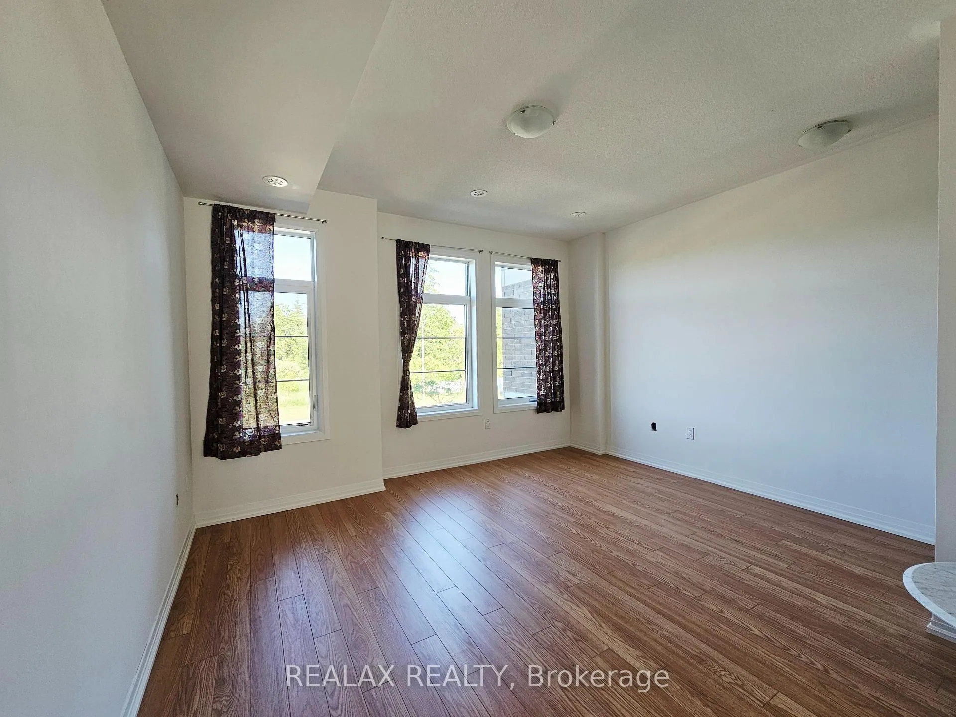 Photo 4 of 103 Carneros Way, Markham, Cedar Grove — HOMEH