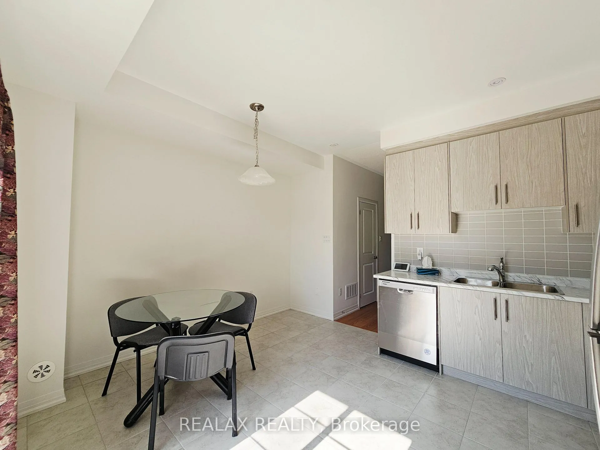 Photo 6 of 103 Carneros Way, Markham, Cedar Grove — HOMEH