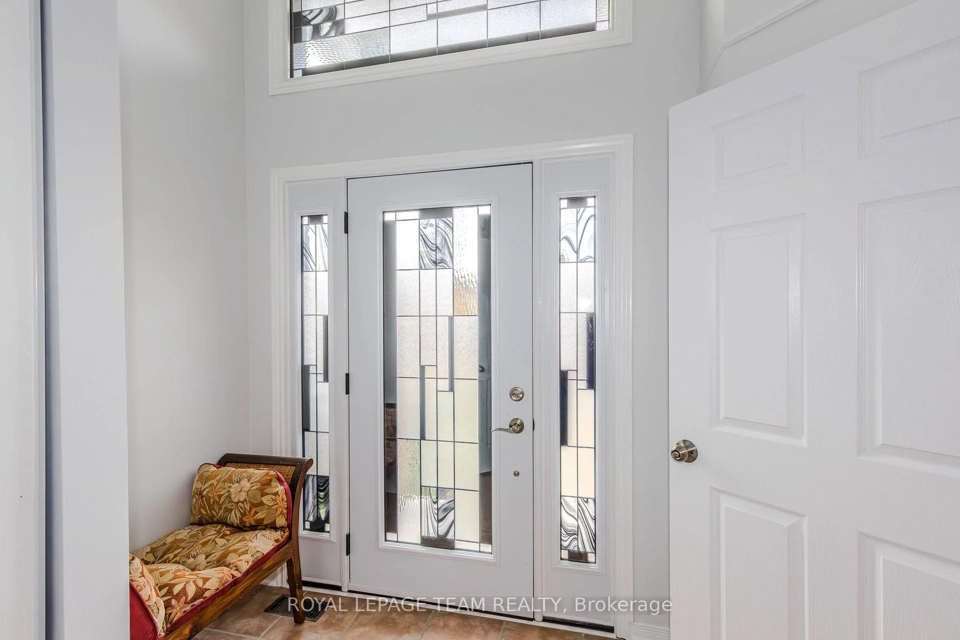 Photo 2 of Unit Unit B, 1566 Lisbon Street, Ottawa, Fallingbrook/Pineridge — HOMEH