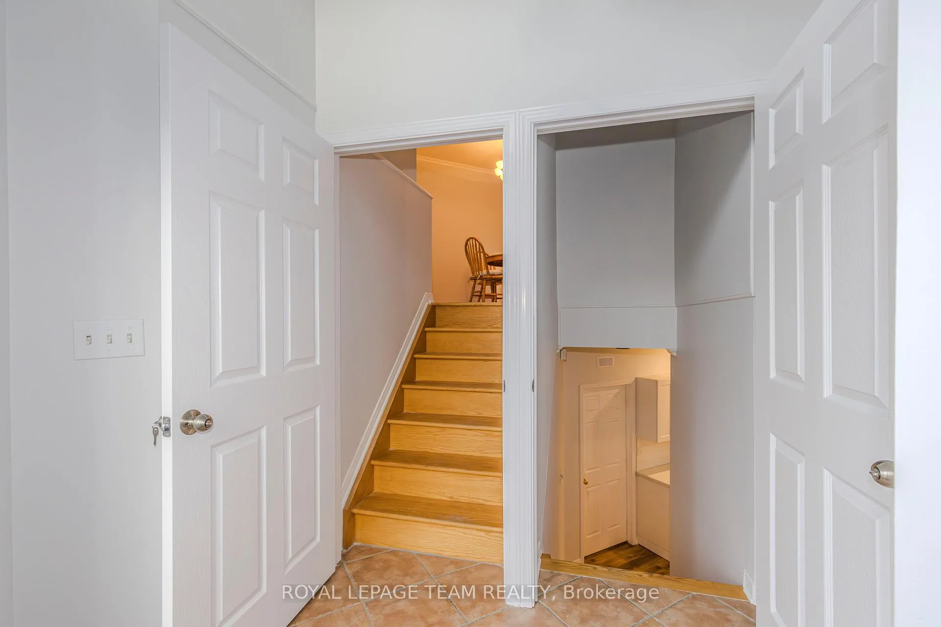Photo 3 of Unit Unit B, 1566 Lisbon Street, Ottawa, Fallingbrook/Pineridge — HOMEH