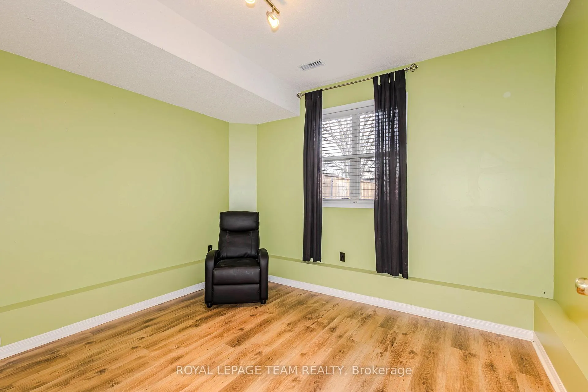 Photo 8 of Unit Unit B, 1566 Lisbon Street, Ottawa, Fallingbrook/Pineridge — HOMEH