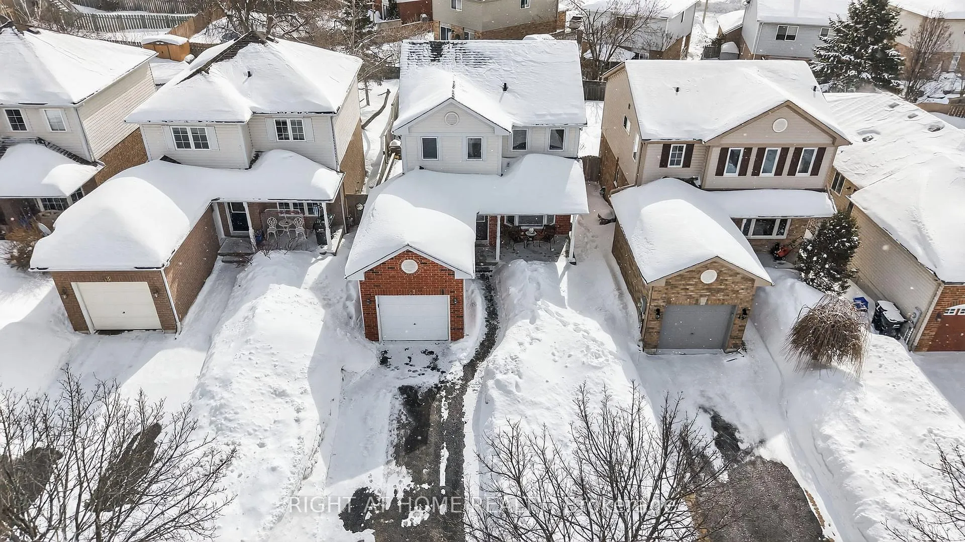 Photo 3 of 51 Copeman Crescent, Barrie, Painswick North — HOMEH