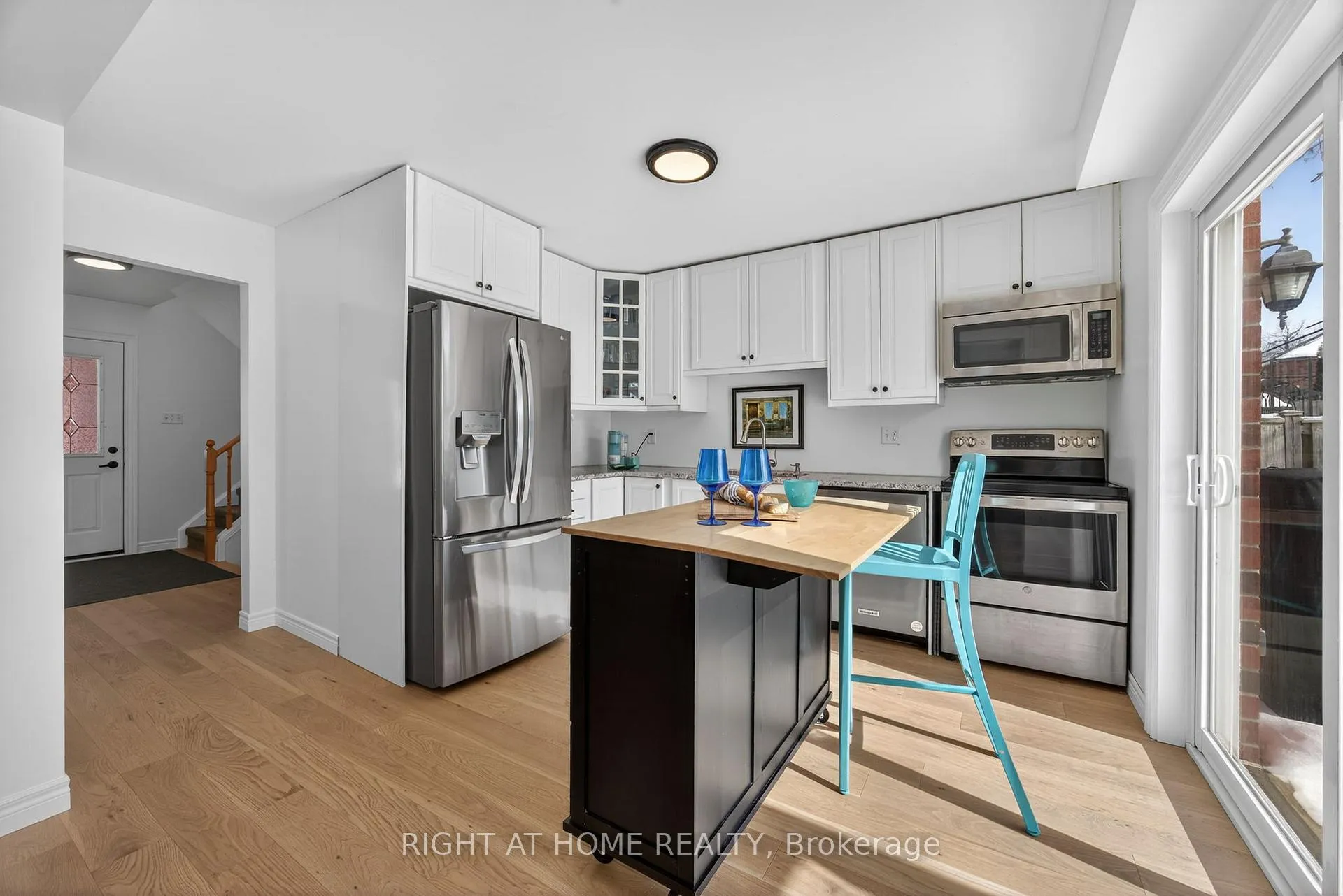 Photo 6 of 51 Copeman Crescent, Barrie, Painswick North — HOMEH
