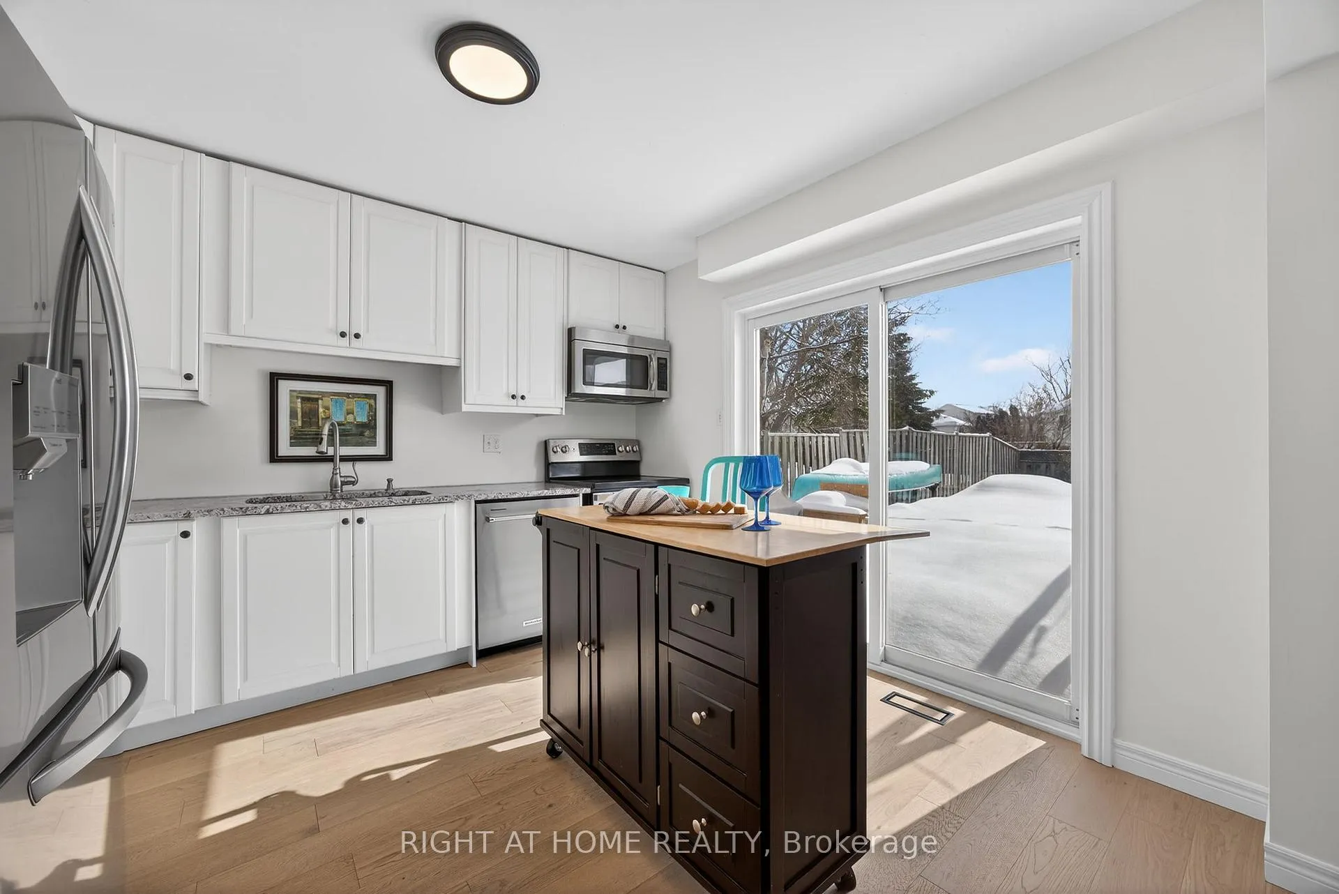 Photo 7 of 51 Copeman Crescent, Barrie, Painswick North — HOMEH