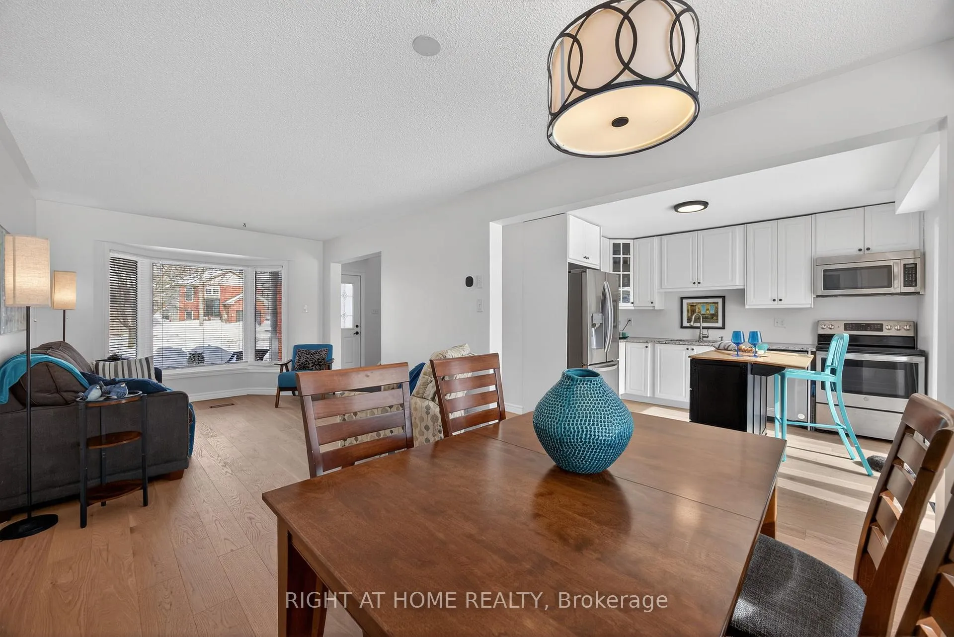 Photo 8 of 51 Copeman Crescent, Barrie, Painswick North — HOMEH