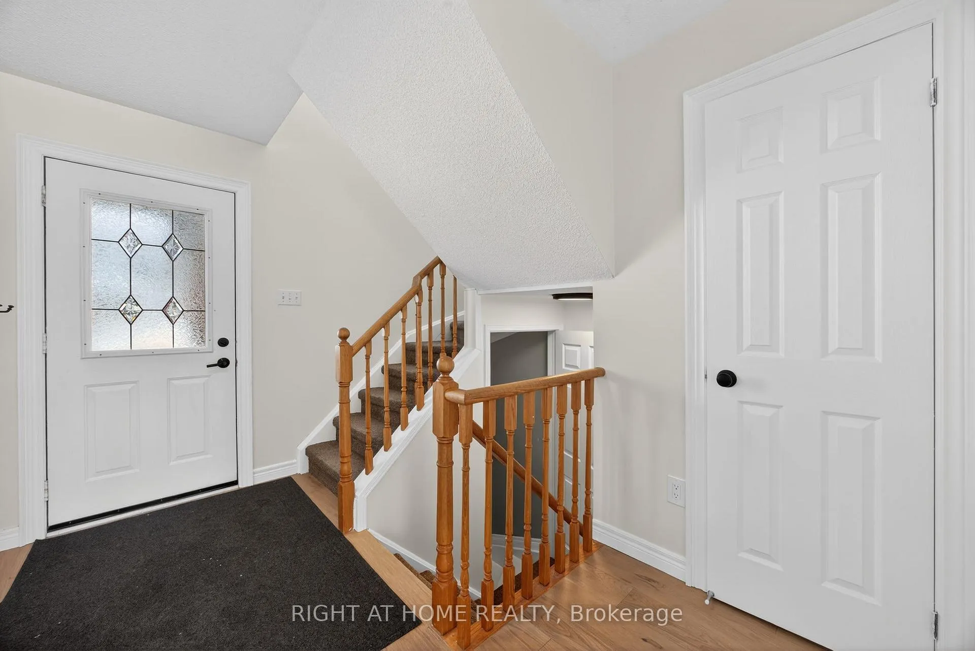 Photo 12 of 51 Copeman Crescent, Barrie, Painswick North — HOMEH