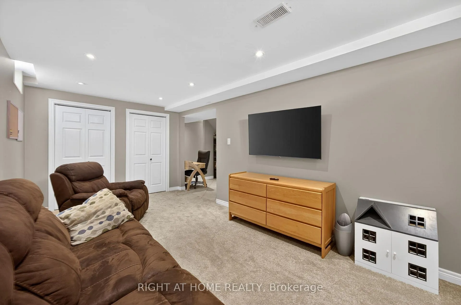 Photo 21 of 51 Copeman Crescent, Barrie, Painswick North — HOMEH