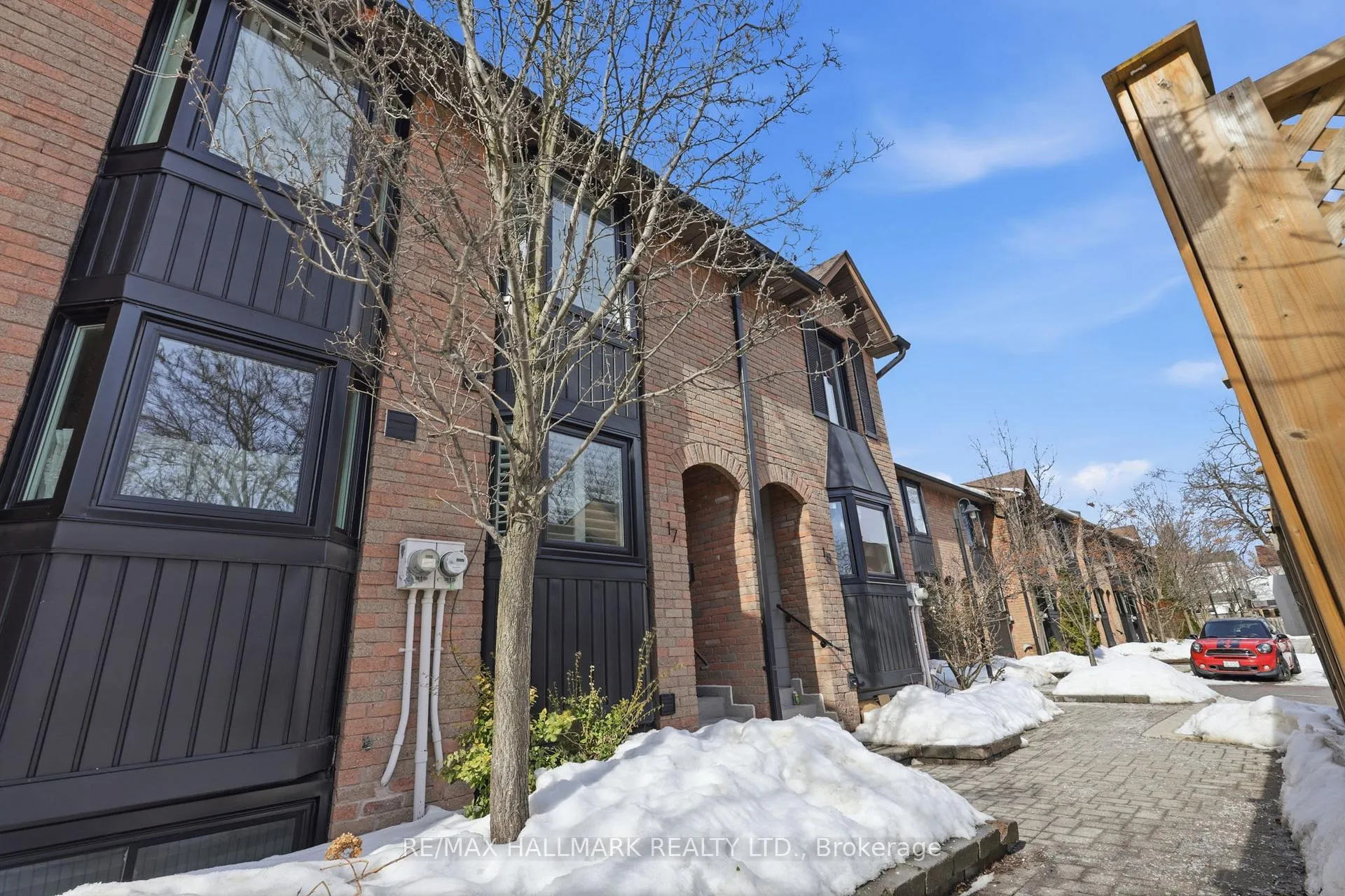 Photo 3 of Unit 17, 13 Kerr Road, Toronto, Greenwood-Coxwell — HOMEH