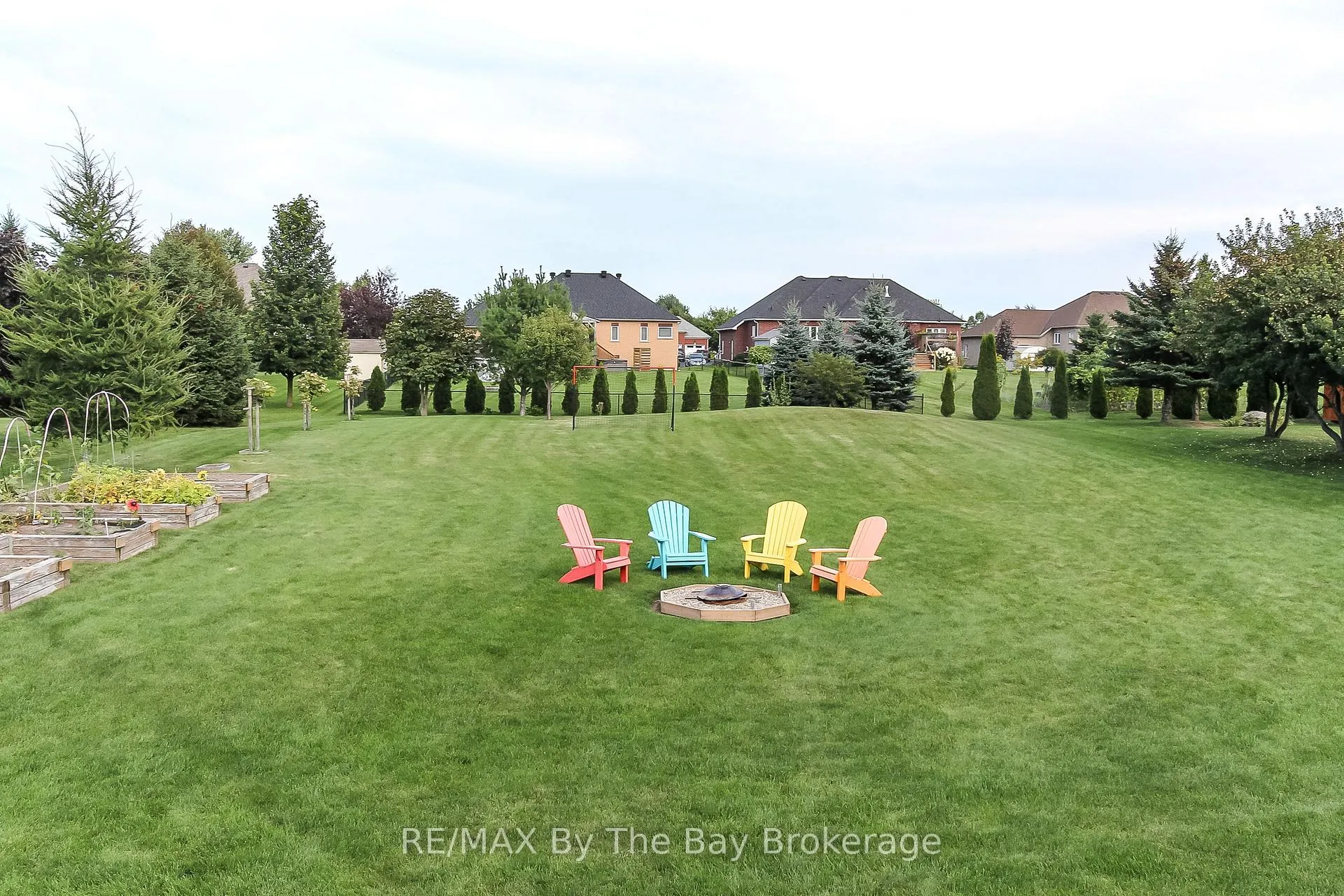 Photo 7 of 37 Walnut Drive, Wasaga Beach — HOMEH