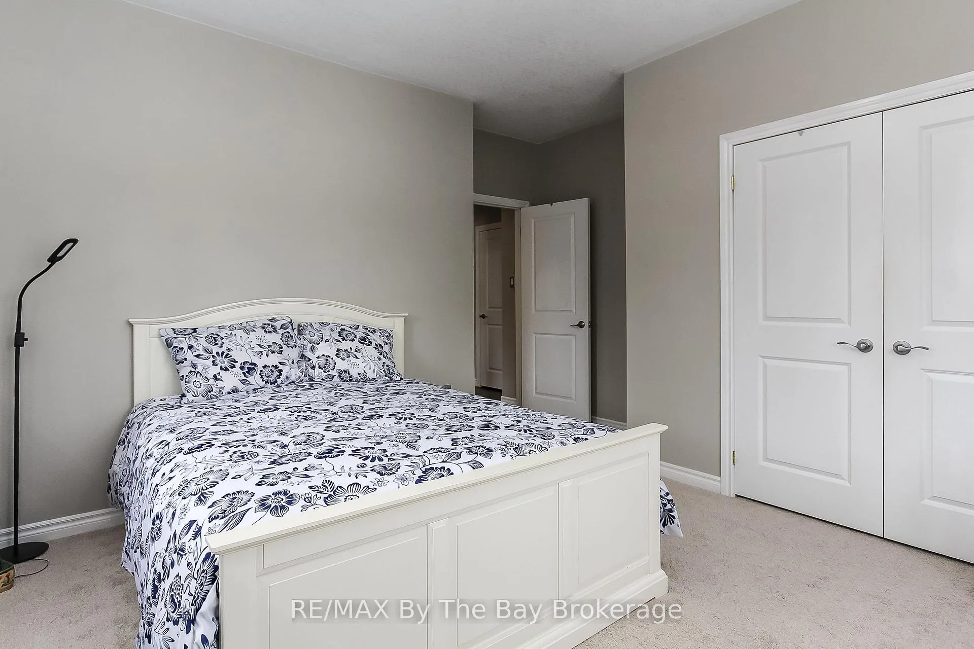 Photo 37 of 37 Walnut Drive, Wasaga Beach — HOMEH