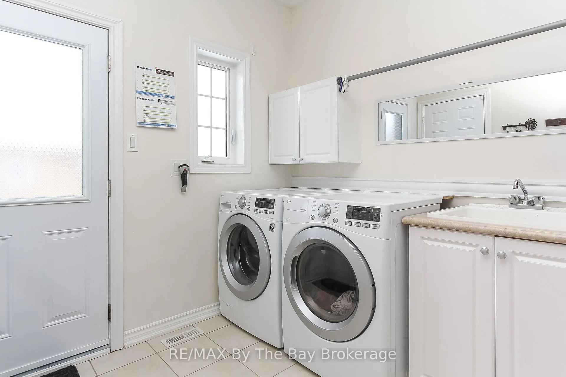 Photo 38 of 37 Walnut Drive, Wasaga Beach — HOMEH