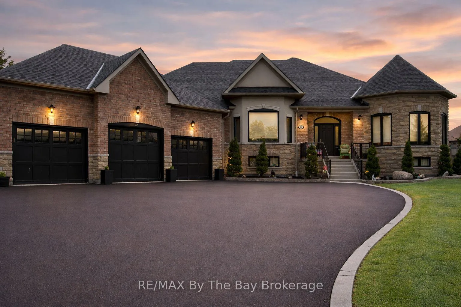Photo 1 of 37 Walnut Drive, Wasaga Beach — HOMEH