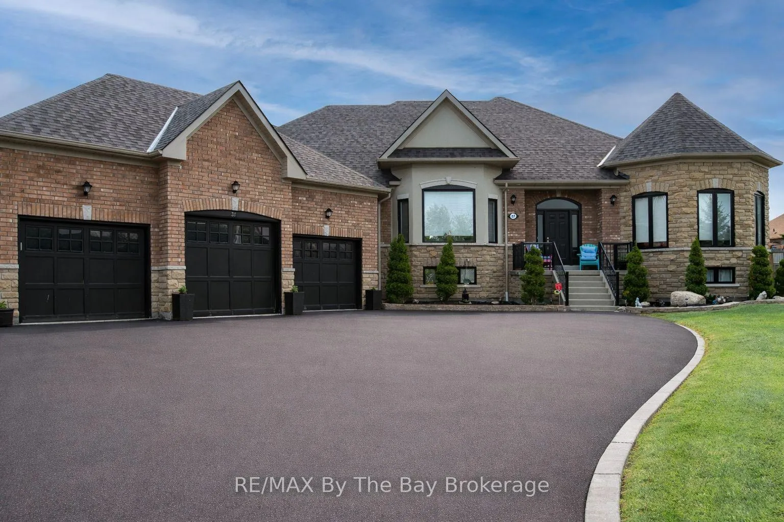 Photo 10 of 37 Walnut Drive, Wasaga Beach — HOMEH
