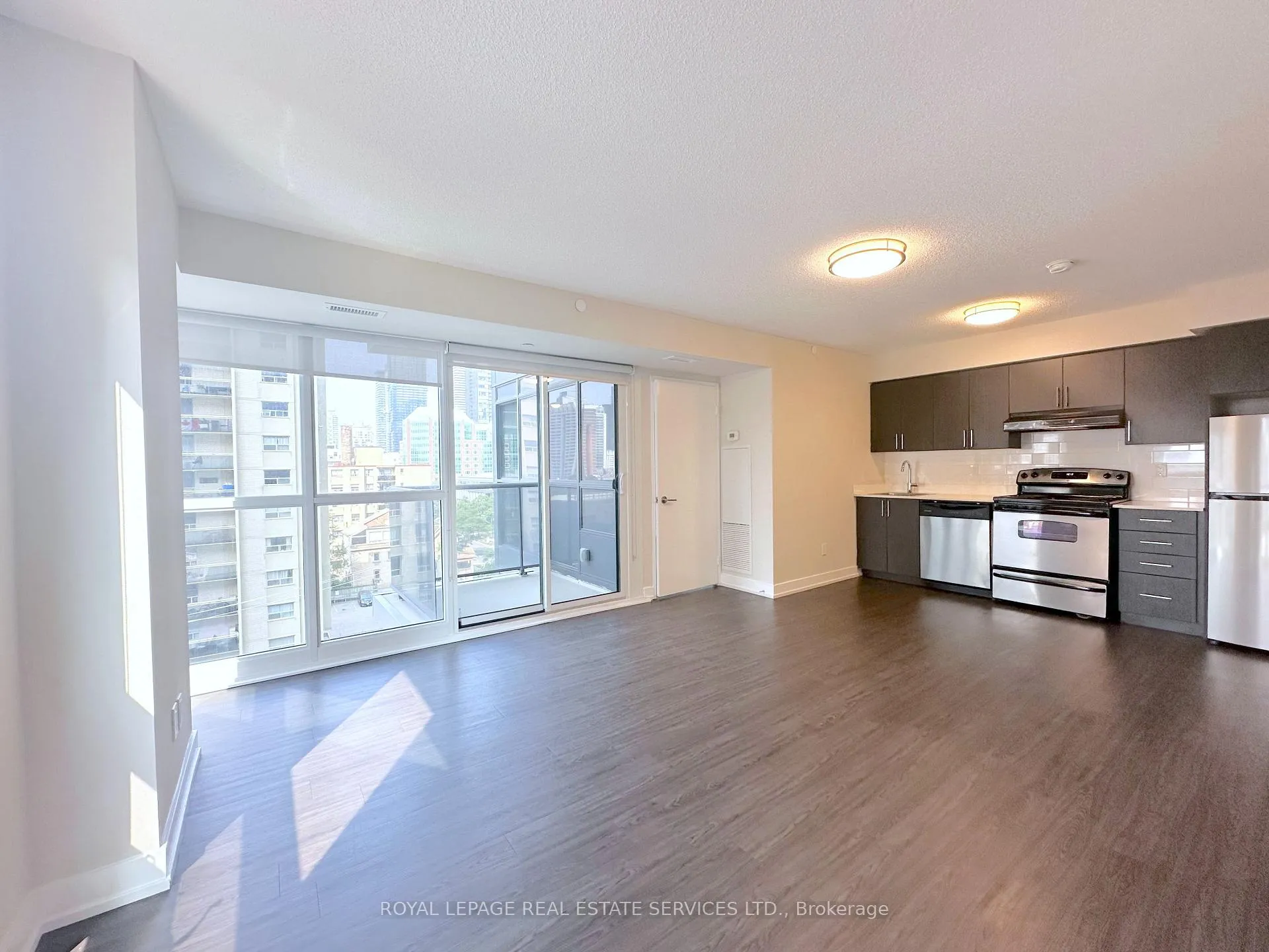 Photo 2 of Unit 702, 561 Sherbourne Street, Toronto, North St. James Town — HOMEH