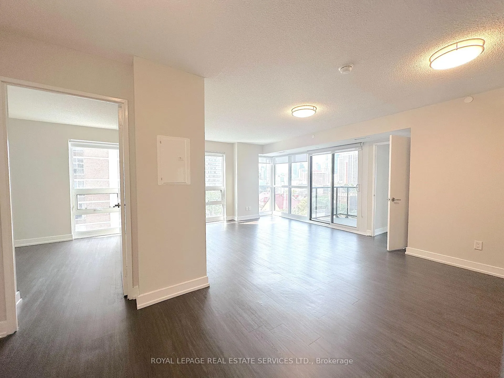 Photo 4 of Unit 702, 561 Sherbourne Street, Toronto, North St. James Town — HOMEH