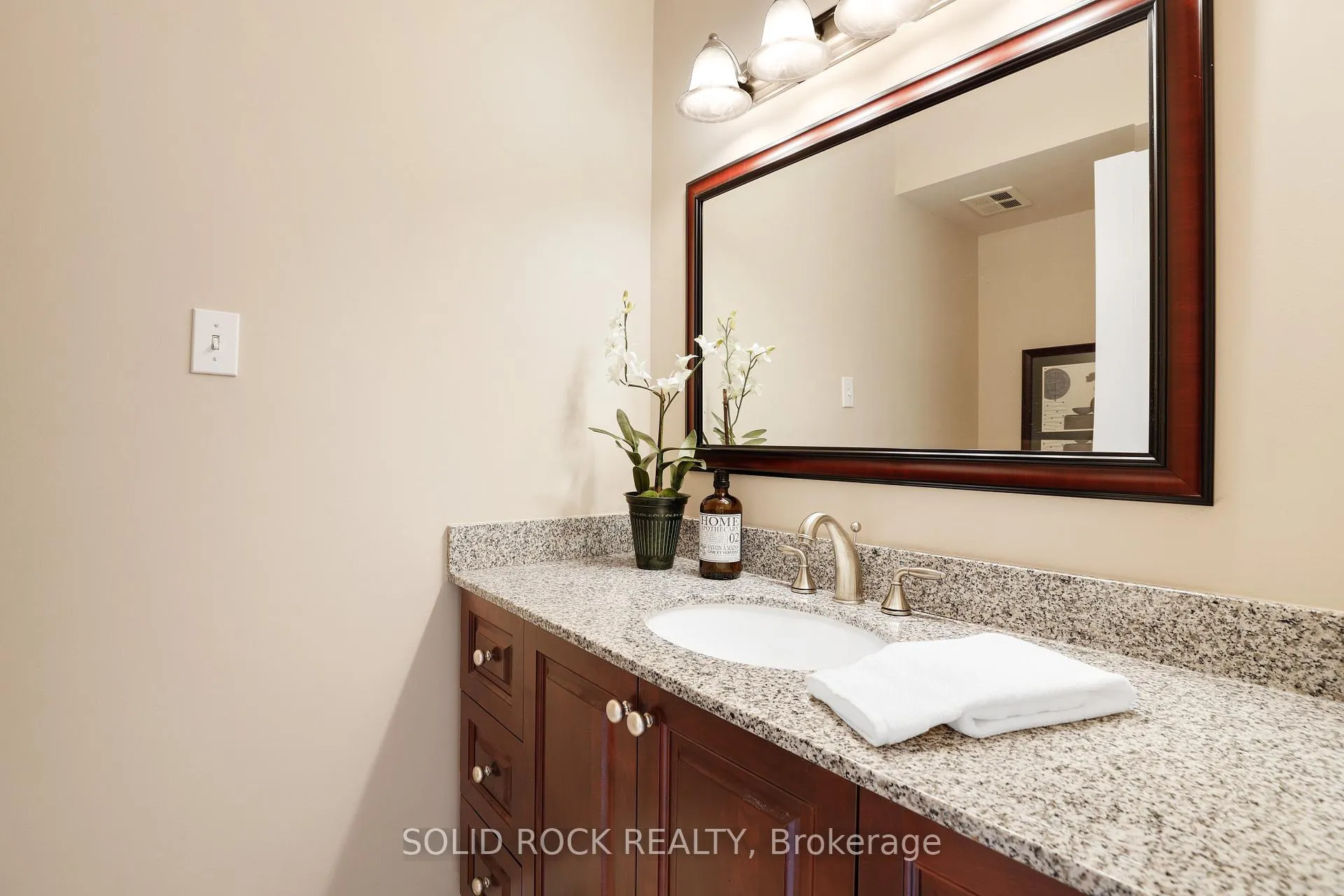 Photo 16 of 26 Paula Crescent, Ottawa, Sheahan Estates/Trend Village — HOMEH