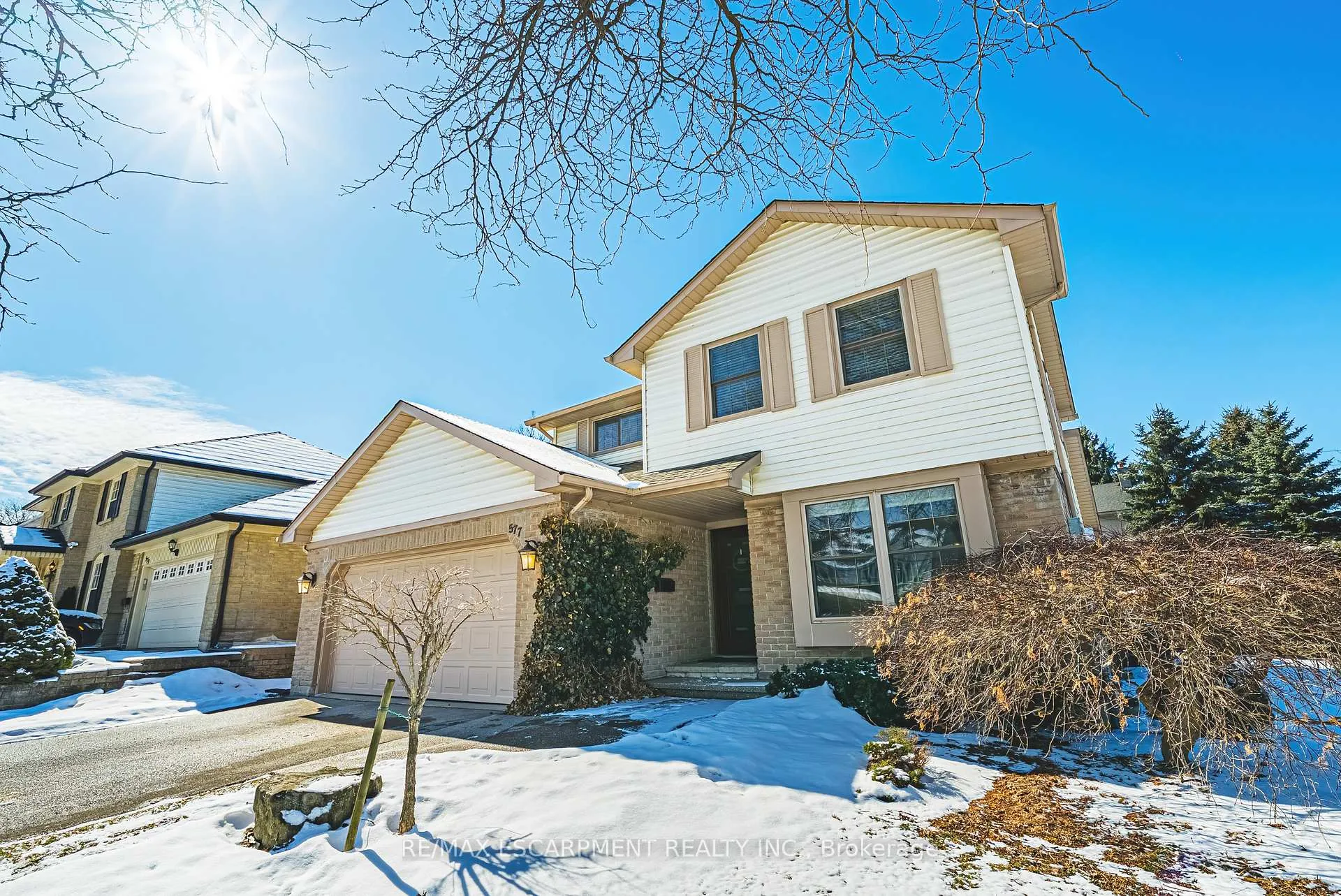 Photo 2 of 577 Tomahawk Crescent, Hamilton, Ancaster — HOMEH