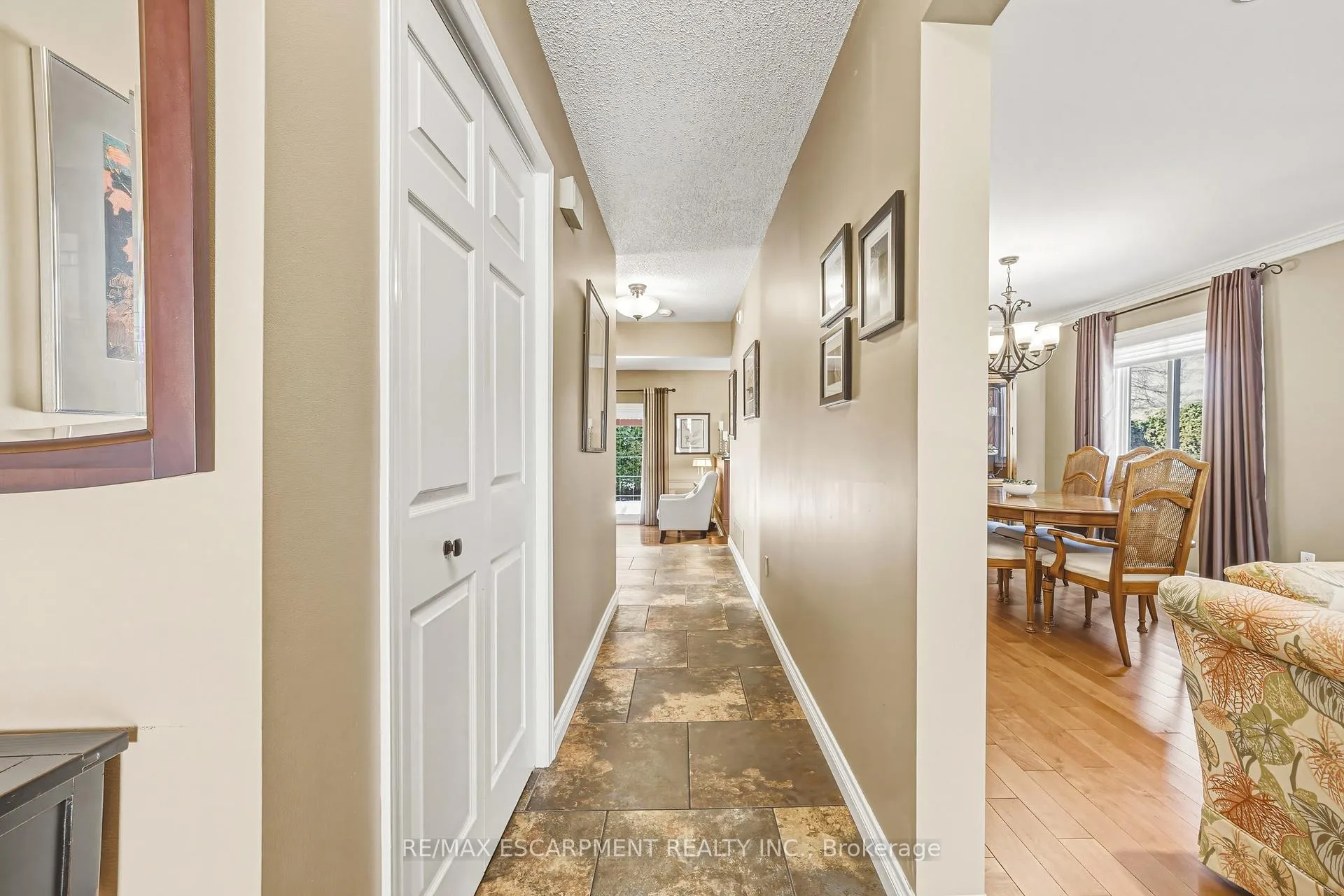 Photo 5 of 577 Tomahawk Crescent, Hamilton, Ancaster — HOMEH