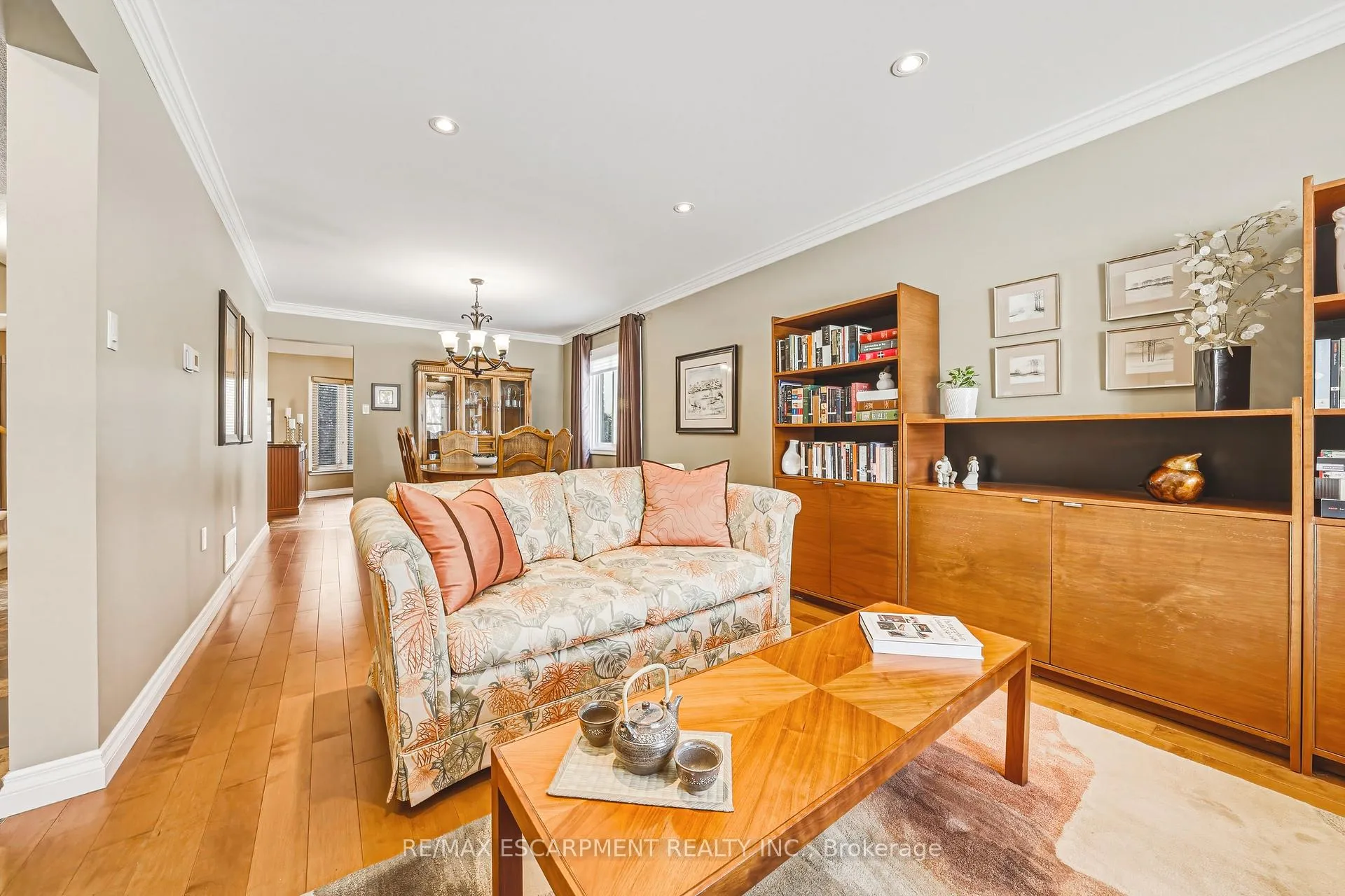 Photo 7 of 577 Tomahawk Crescent, Hamilton, Ancaster — HOMEH