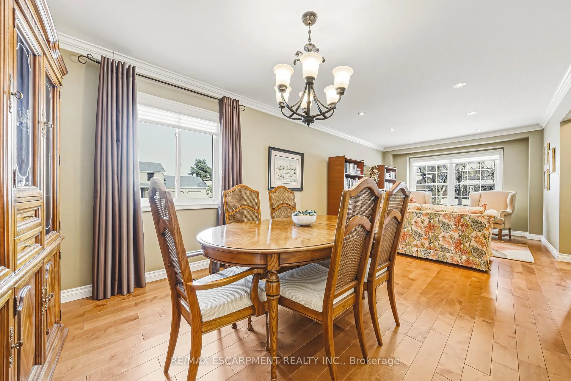 Photo 8 of 577 Tomahawk Crescent, Hamilton, Ancaster — HOMEH
