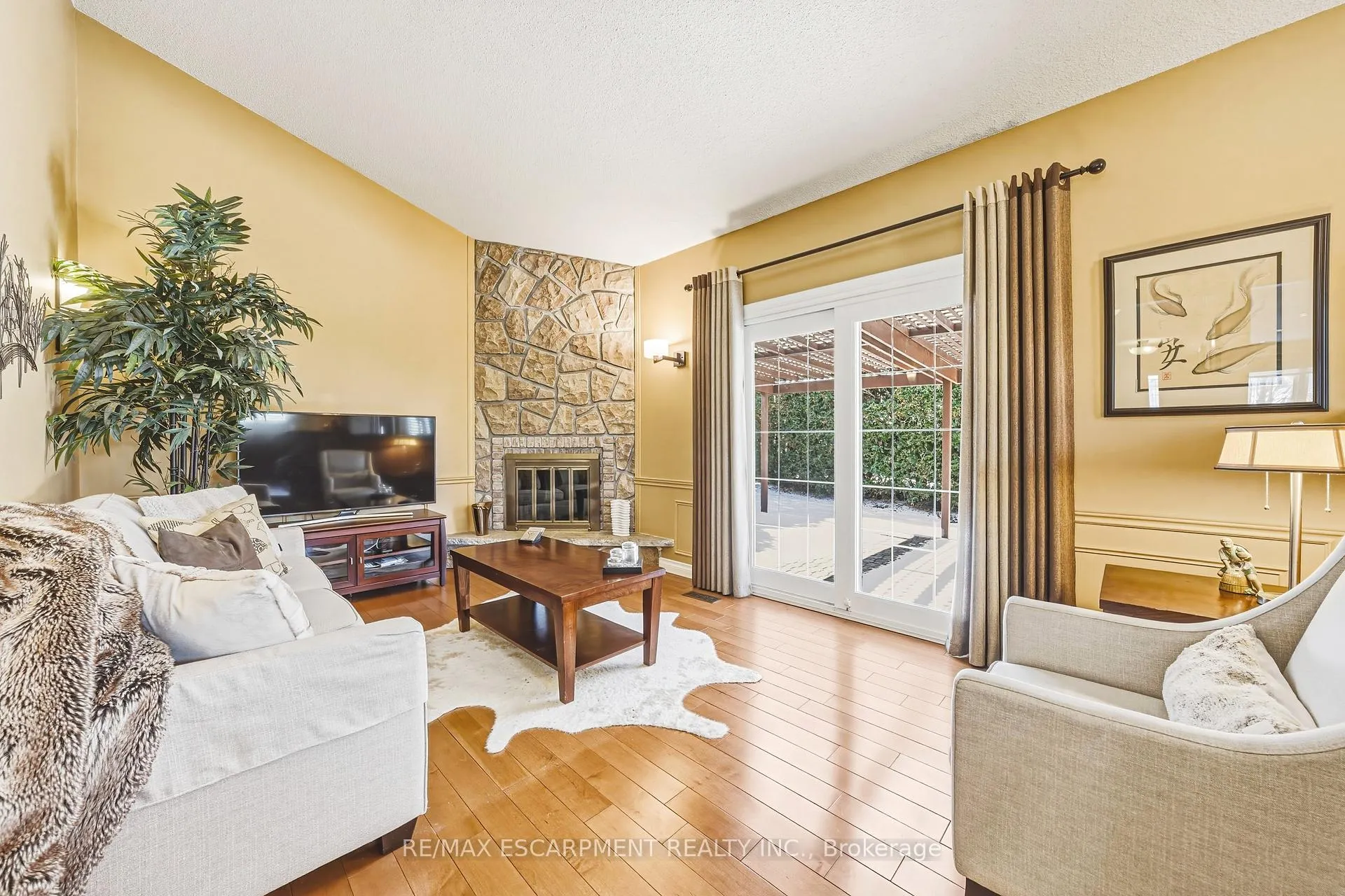 Photo 10 of 577 Tomahawk Crescent, Hamilton, Ancaster — HOMEH