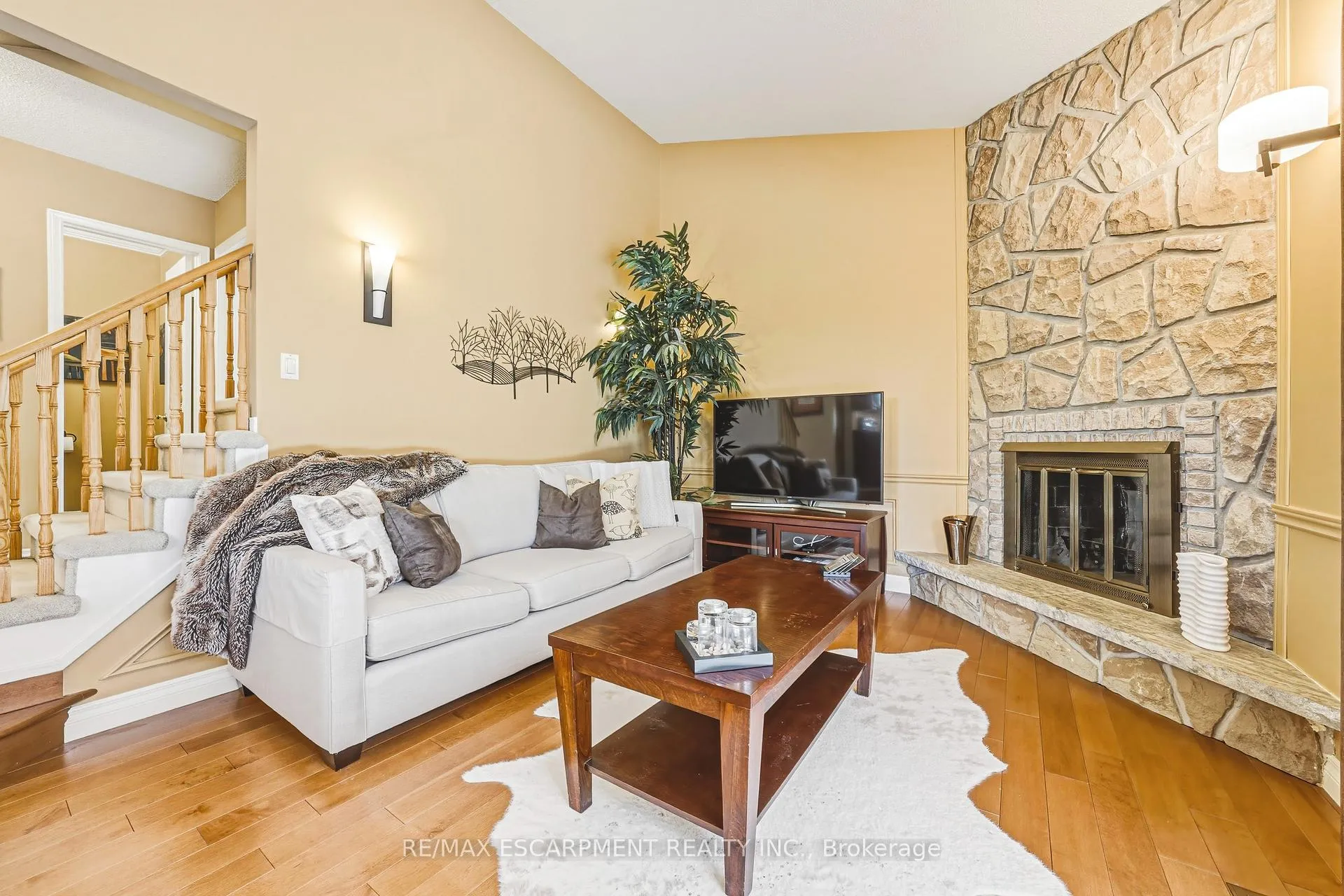 Photo 11 of 577 Tomahawk Crescent, Hamilton, Ancaster — HOMEH