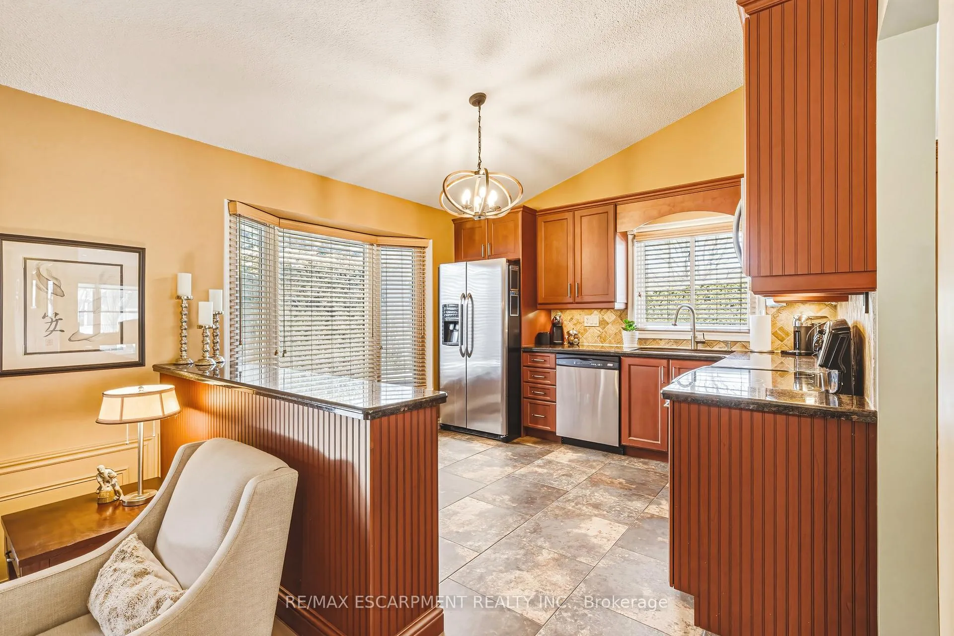 Photo 14 of 577 Tomahawk Crescent, Hamilton, Ancaster — HOMEH