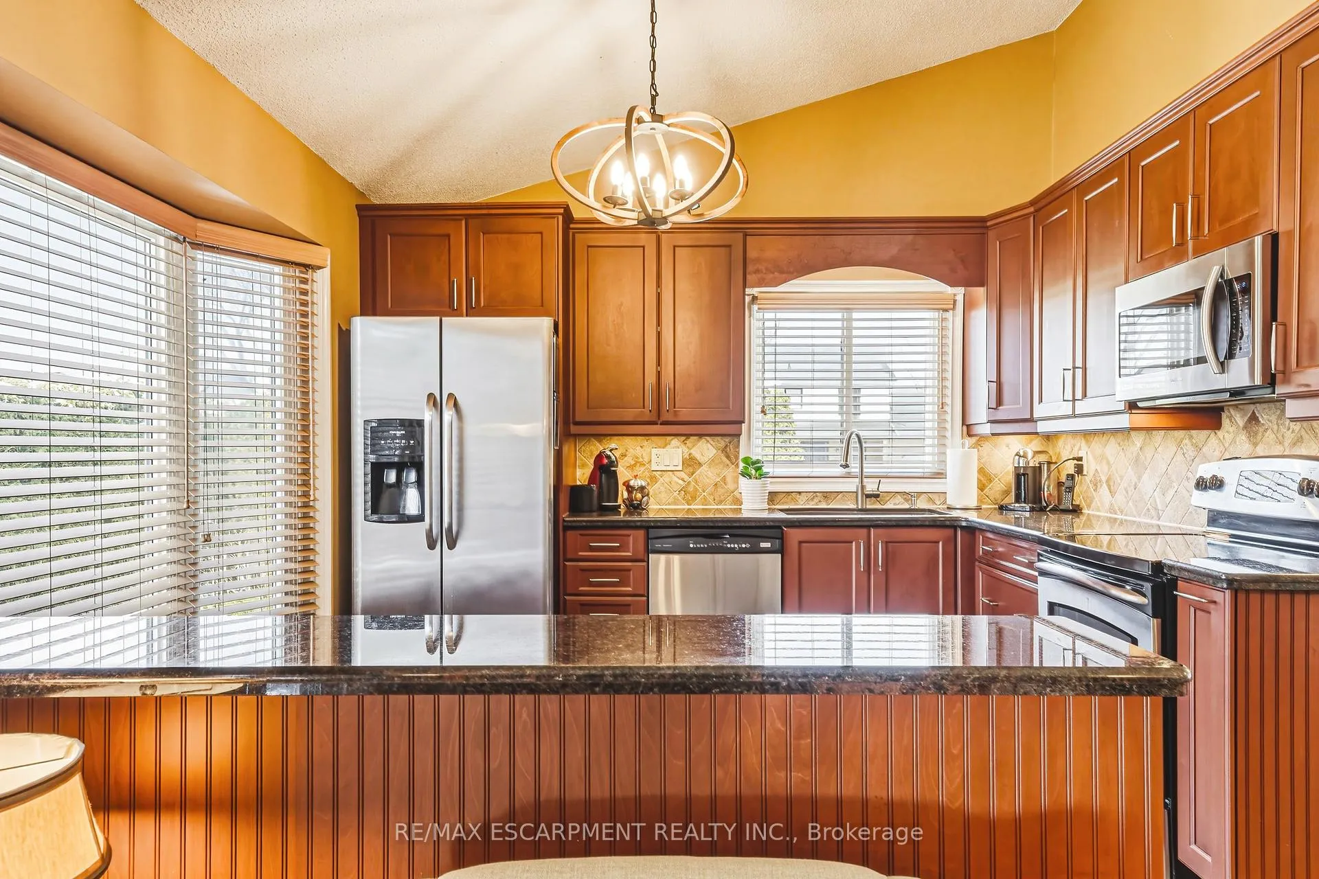 Photo 15 of 577 Tomahawk Crescent, Hamilton, Ancaster — HOMEH