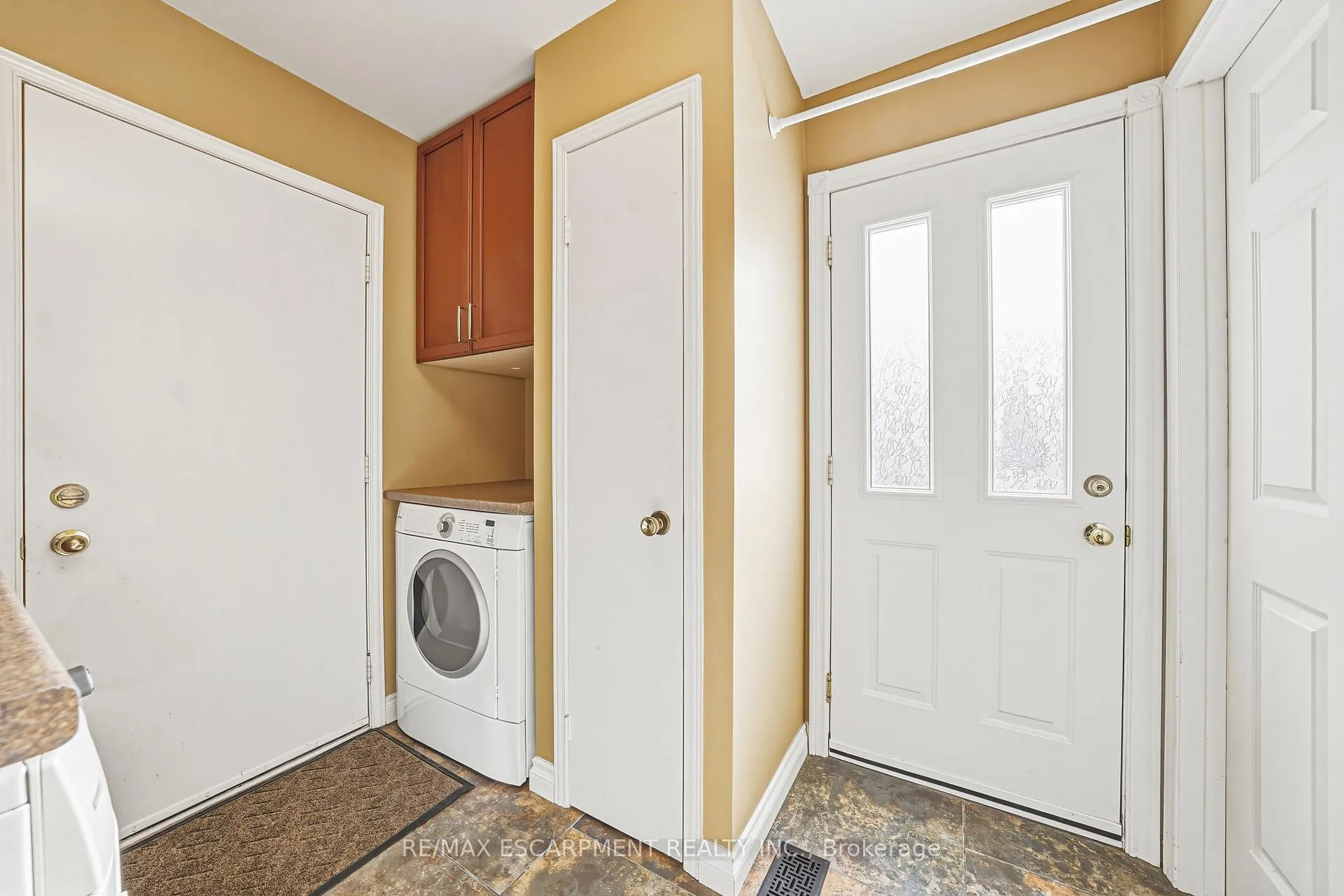 Photo 20 of 577 Tomahawk Crescent, Hamilton, Ancaster — HOMEH