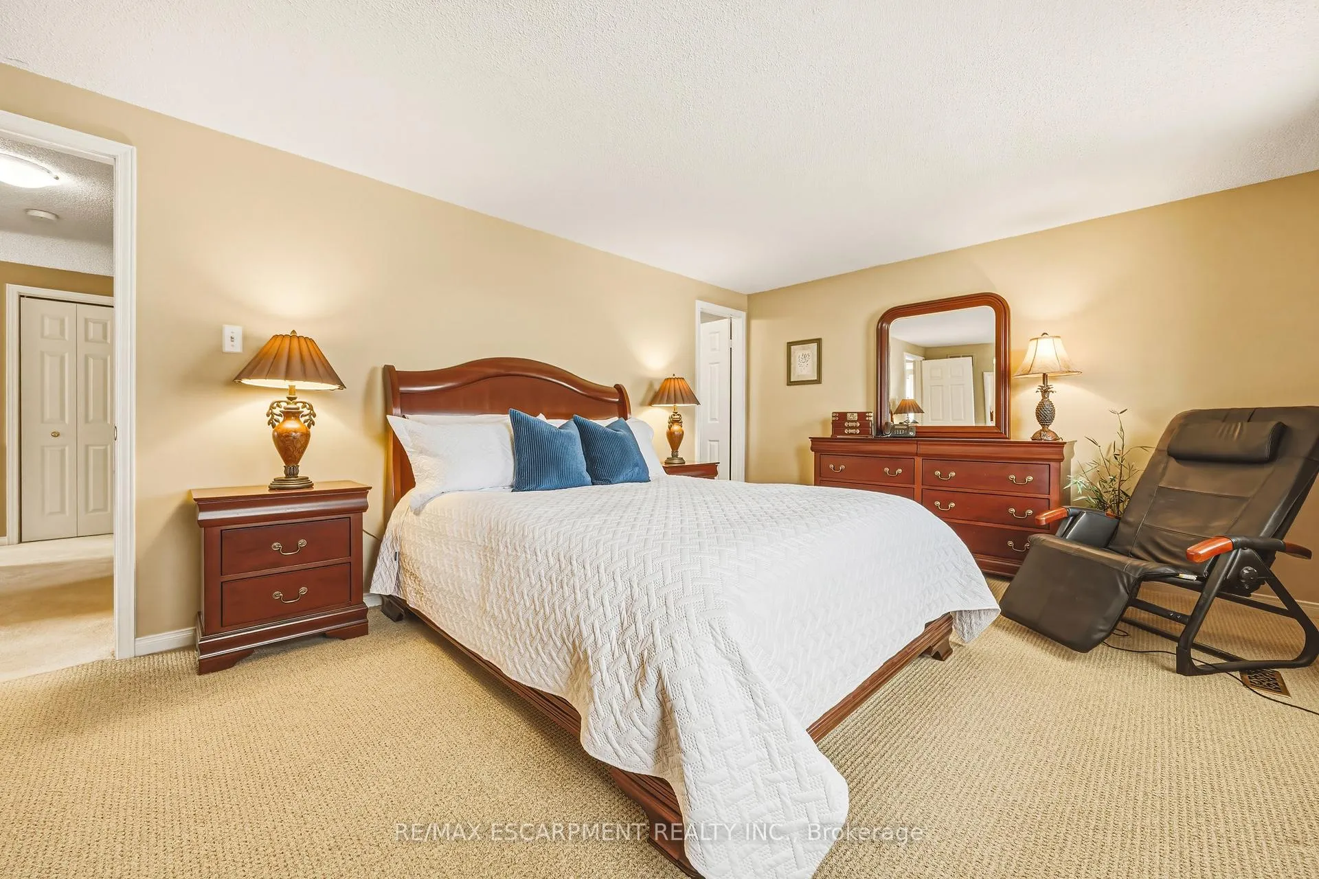 Photo 22 of 577 Tomahawk Crescent, Hamilton, Ancaster — HOMEH