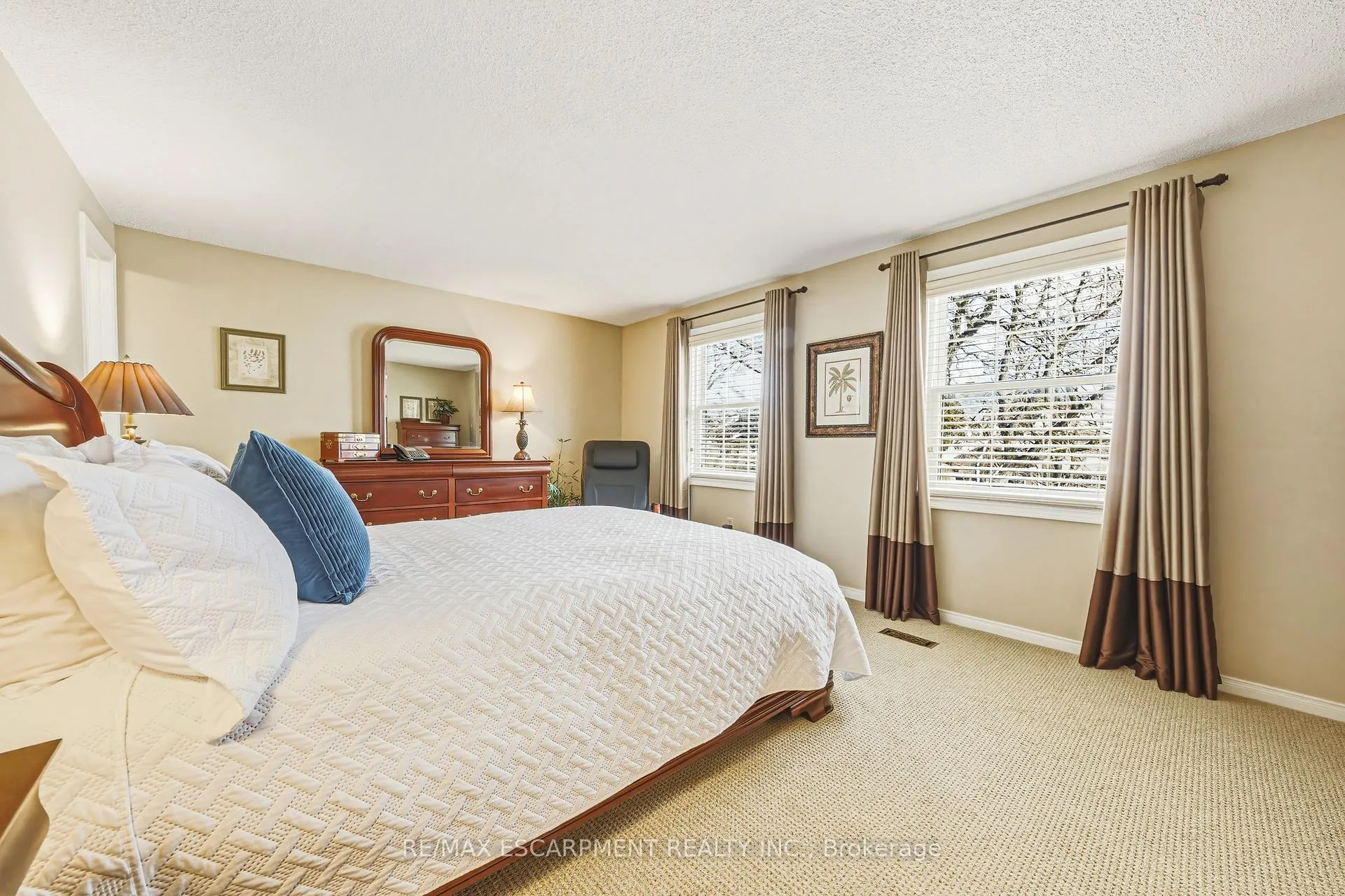 Photo 23 of 577 Tomahawk Crescent, Hamilton, Ancaster — HOMEH