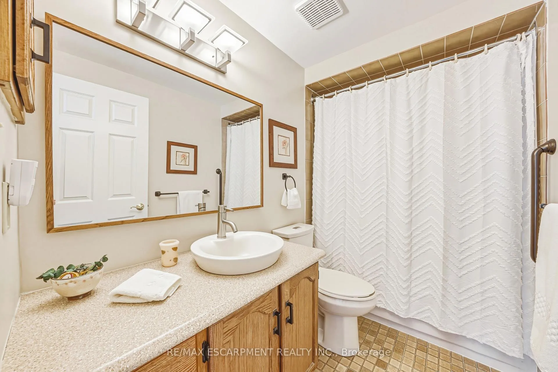 Photo 27 of 577 Tomahawk Crescent, Hamilton, Ancaster — HOMEH
