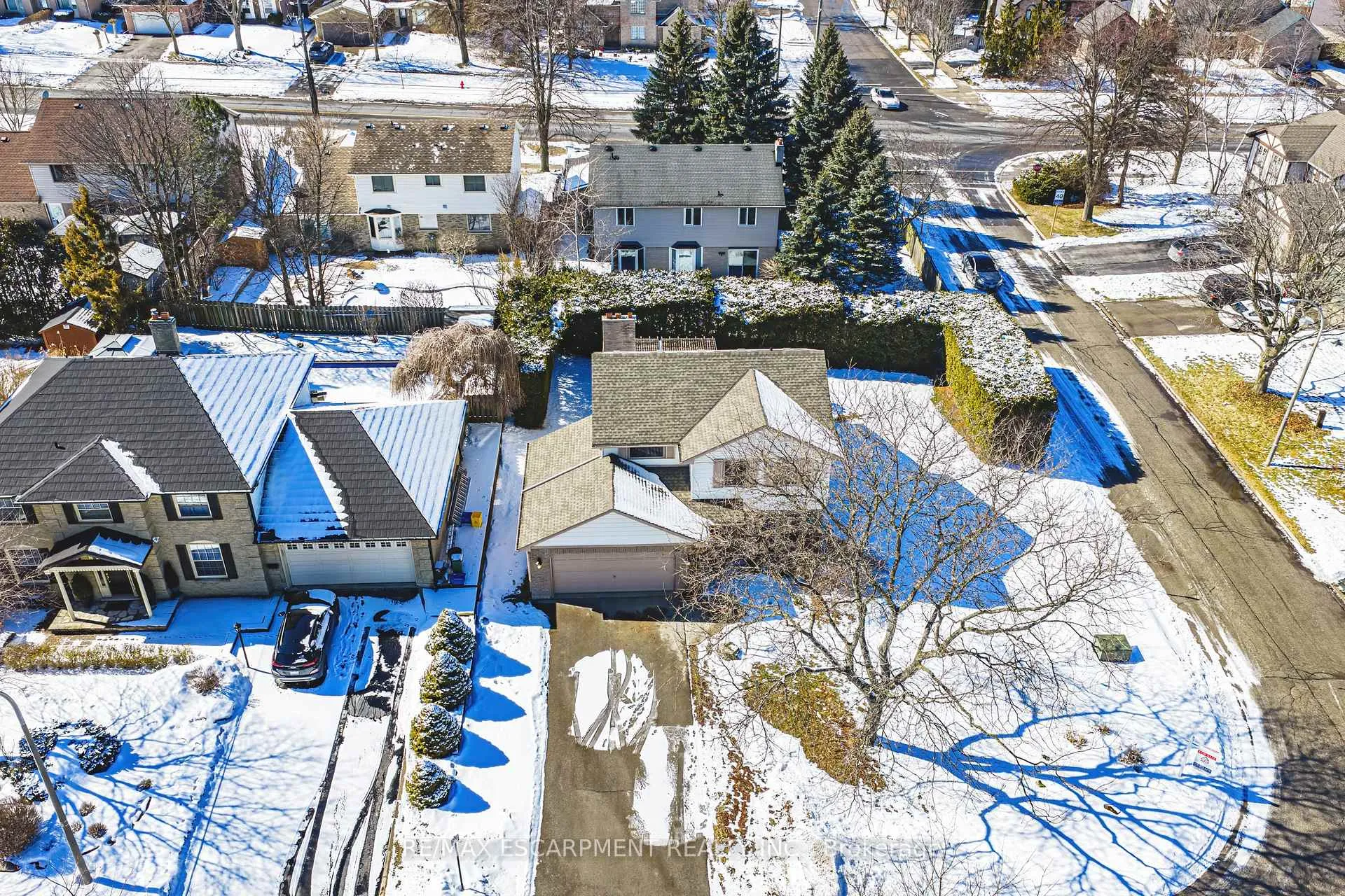 Photo 36 of 577 Tomahawk Crescent, Hamilton, Ancaster — HOMEH