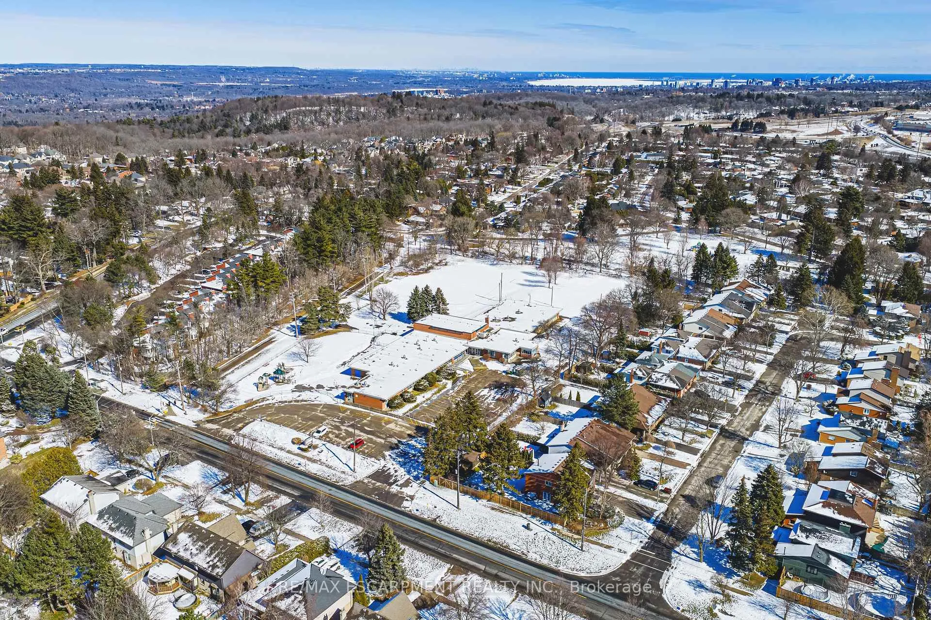 Photo 44 of 577 Tomahawk Crescent, Hamilton, Ancaster — HOMEH